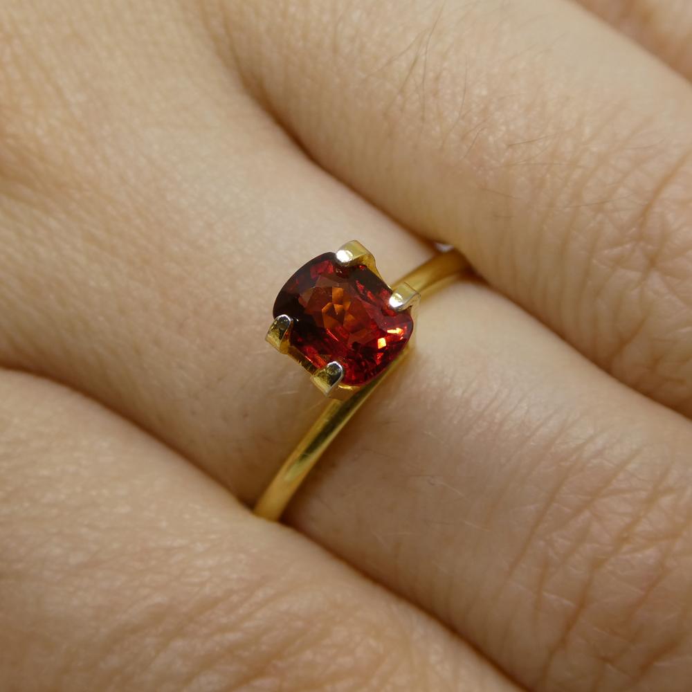 Descrizione:

Tipo di gemma: Spinello rosso
Numero di pietre: 1
Peso: 0,98 carati
Misure: 6,27 x 5,03 x 3,60 mm
Forma: Cuscino
Stile di taglio Corona: Brillante
Padiglione dello stile di taglio: Brillante
Trasparenza: Trasparente
Chiarezza: