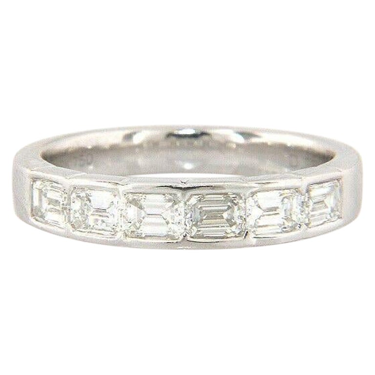 0,98 Karat Baguette Sideways Sechs Stein-Ring aus 18 Karat Weißgold mit sechs Steinen im Angebot