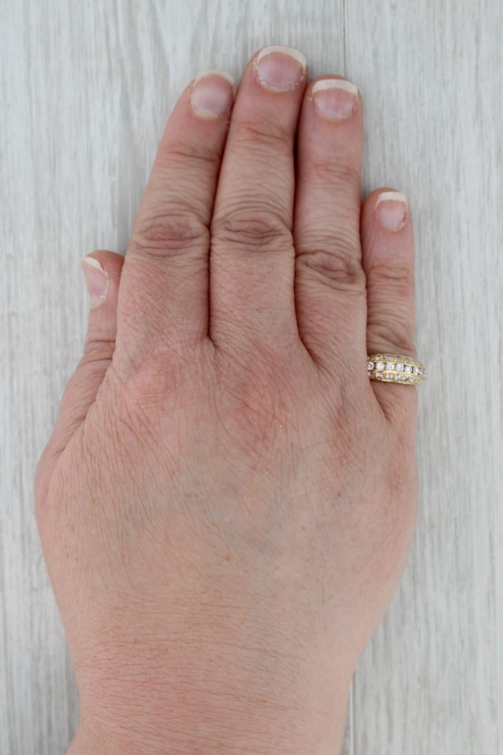 Fascia nuziale con diamante da 0,98 carati in oro giallo 18k Misura 6 Anello di anniversario in vendita 4