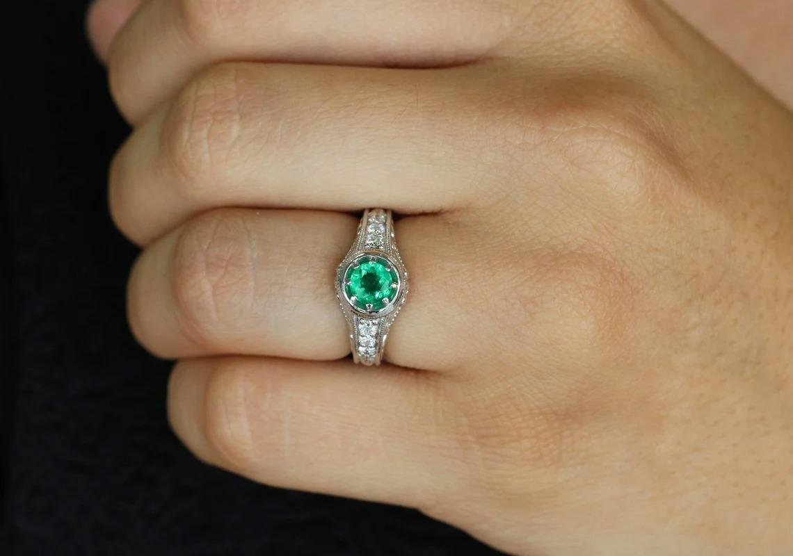 0.98tcw 14K Colombian Emerald-Round Cut & Diamond Statement Gold Ring In New Condition For Sale In Jupiter, FL