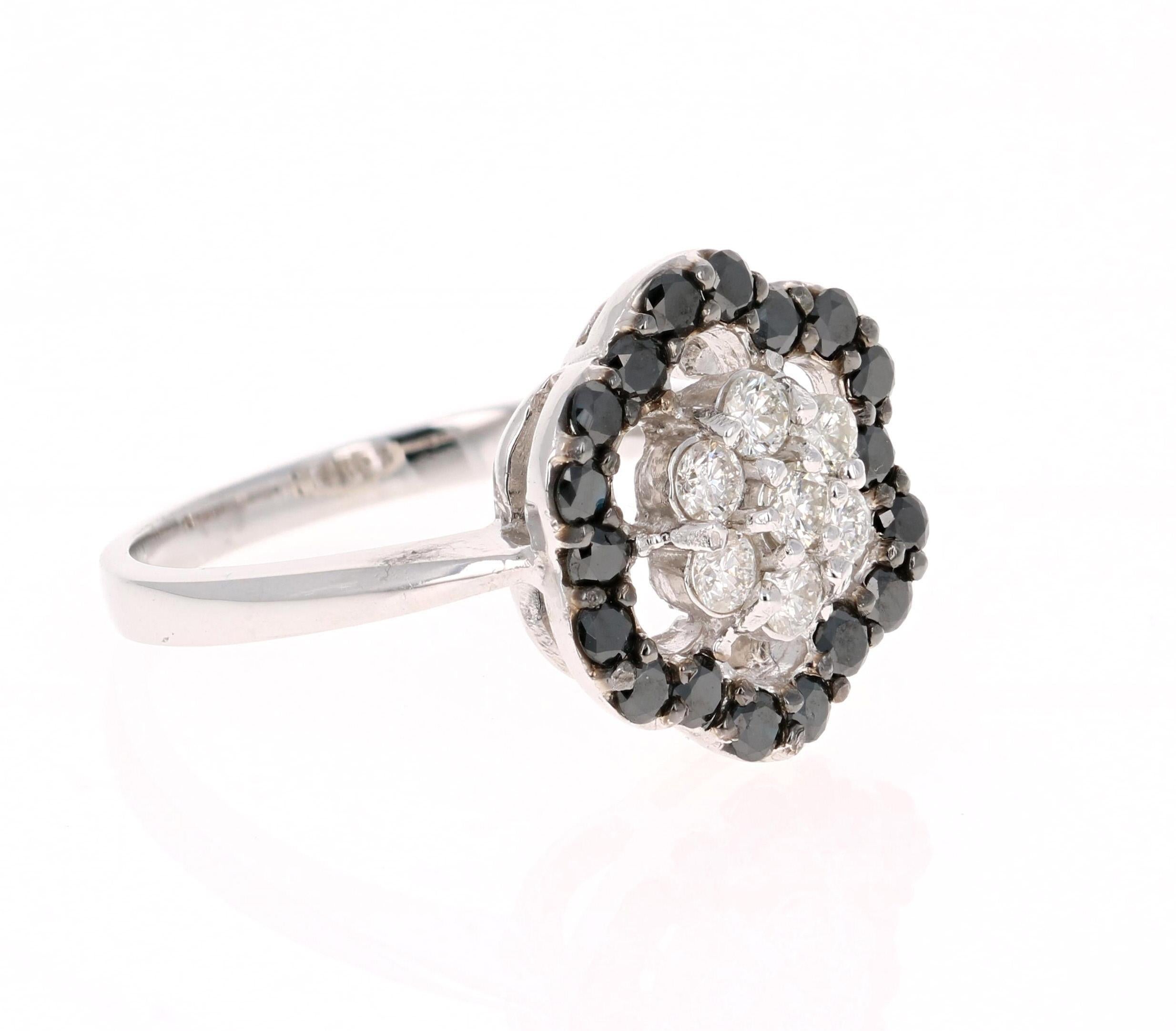 Bague en or blanc avec diamant noir de 0,99 carat

La fleur comporte 7 diamants ronds pesant 0,37 carat et le halo flottant comporte 18 diamants noirs ronds pesant 0,62 carat. Le poids total en carats de la bague est de 0,99 carats. 

Il est