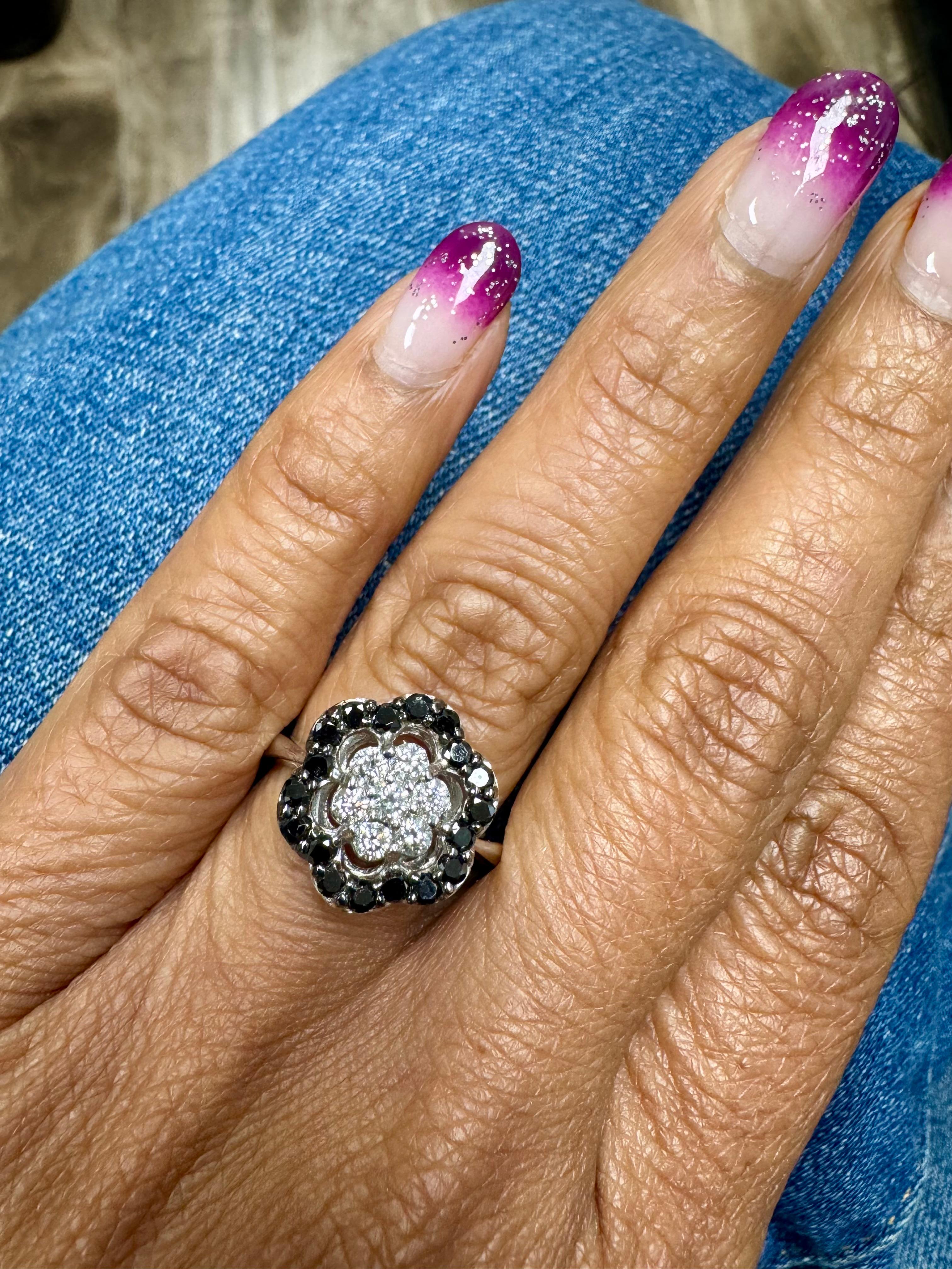 Bague en or blanc avec diamant noir de 0,99 carat en vente 1