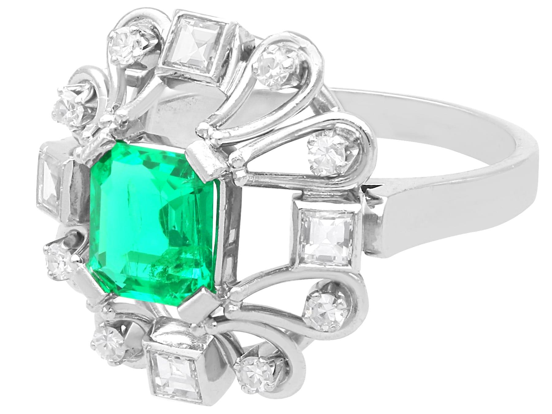 0,99 Karat kolumbianischer Smaragd 0,35 Karat Diamant, Ring aus 18 Karat Weißgold, um 1925 (Achteckschliff) im Angebot