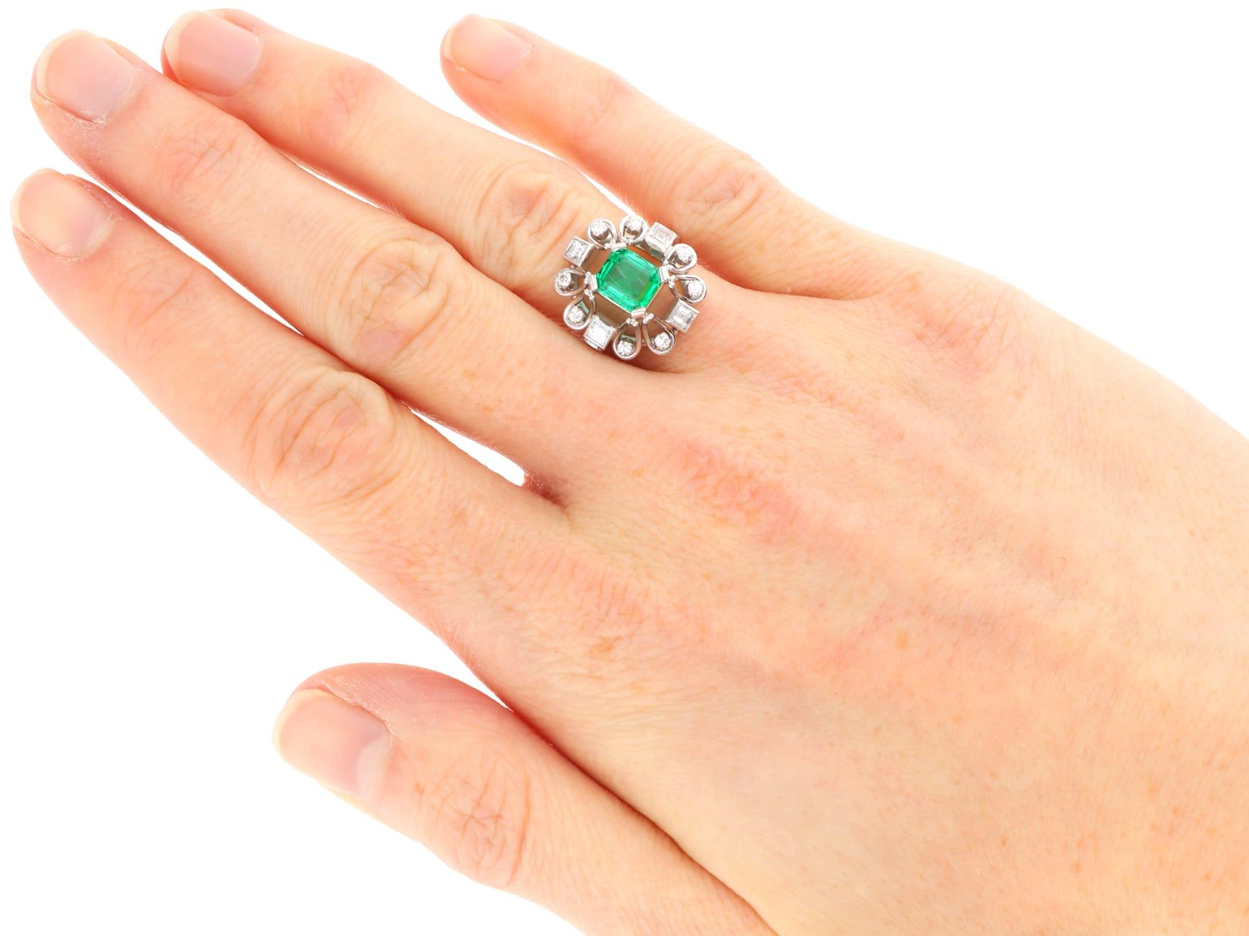 0,99 Karat kolumbianischer Smaragd 0,35 Karat Diamant, Ring aus 18 Karat Weißgold, um 1925 im Angebot 1