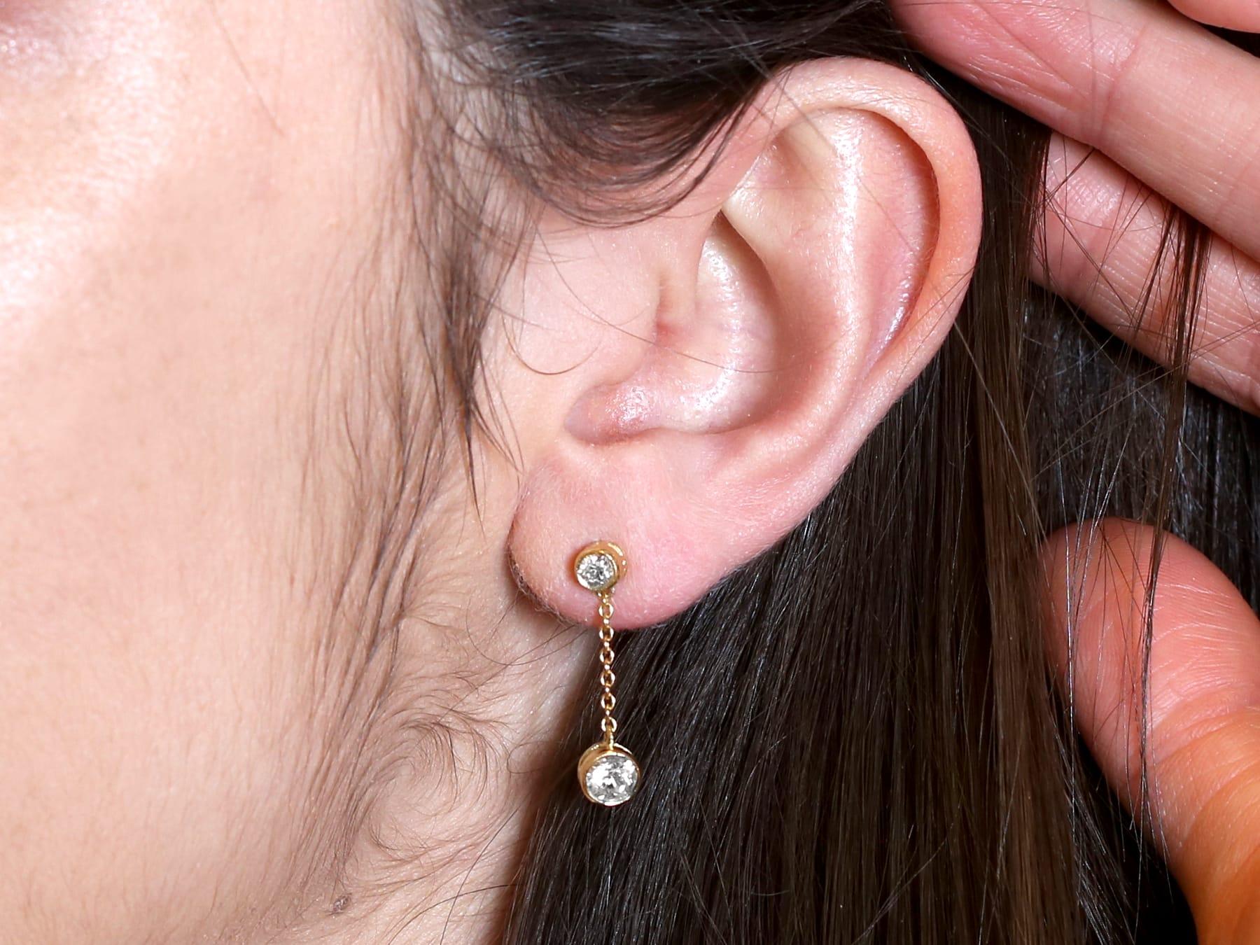 0.99 Carat Diamond 18k Yellow Gold Drop Earrings For Sale 2
