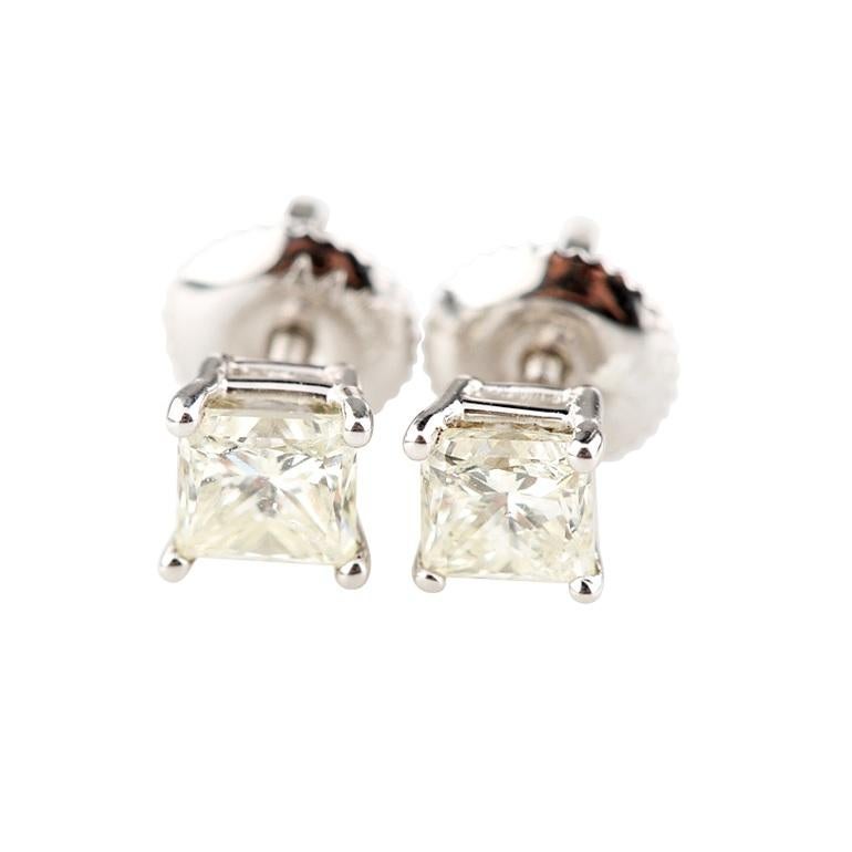 Modern 0.99 Carat Princess Cut Diamond Stud Earrings with Screwbacks in White Gold For Sale