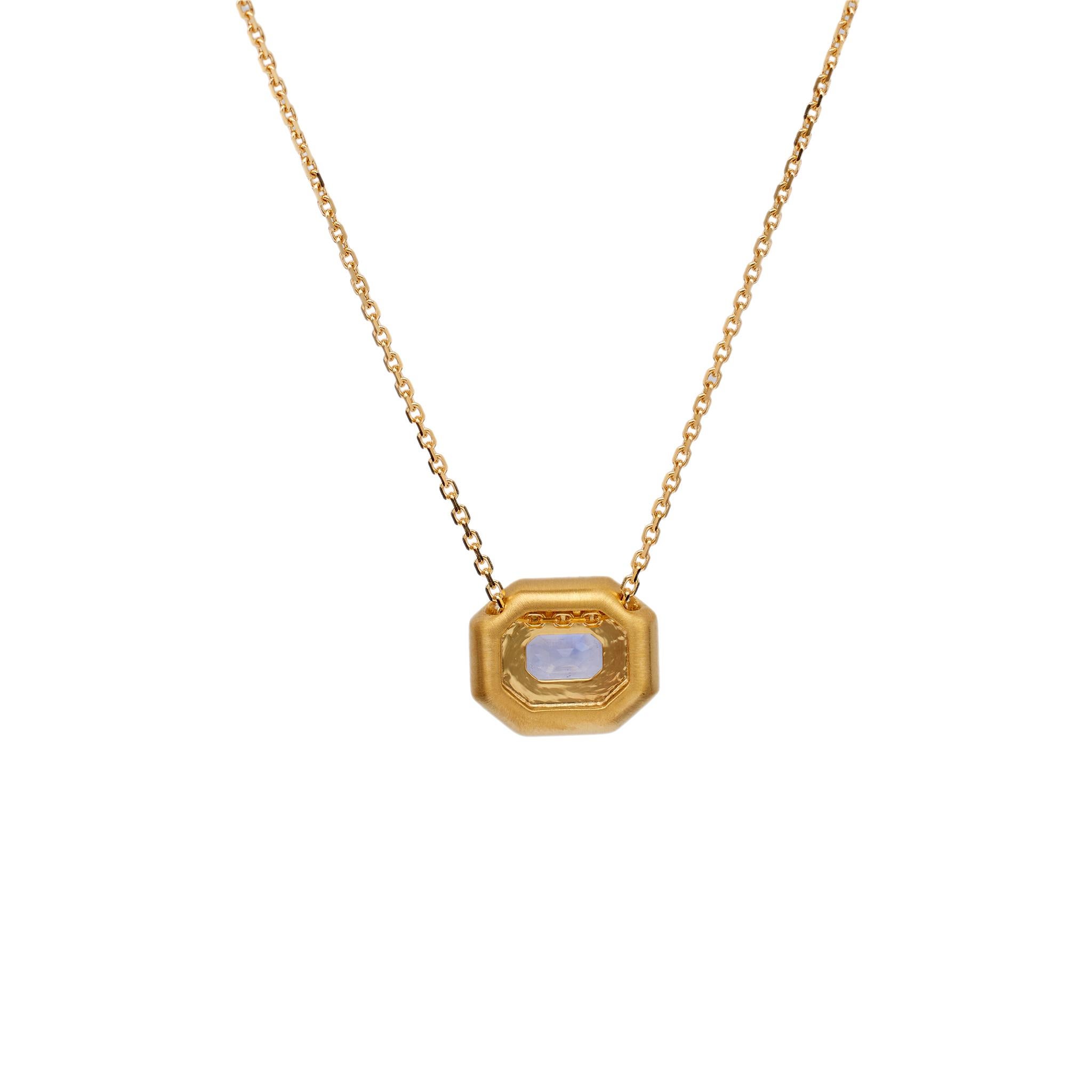 0.99 Carat Sapphire and Diamond 18k Yellow Gold Pendant Necklace In Excellent Condition For Sale In Beverly Hills, CA