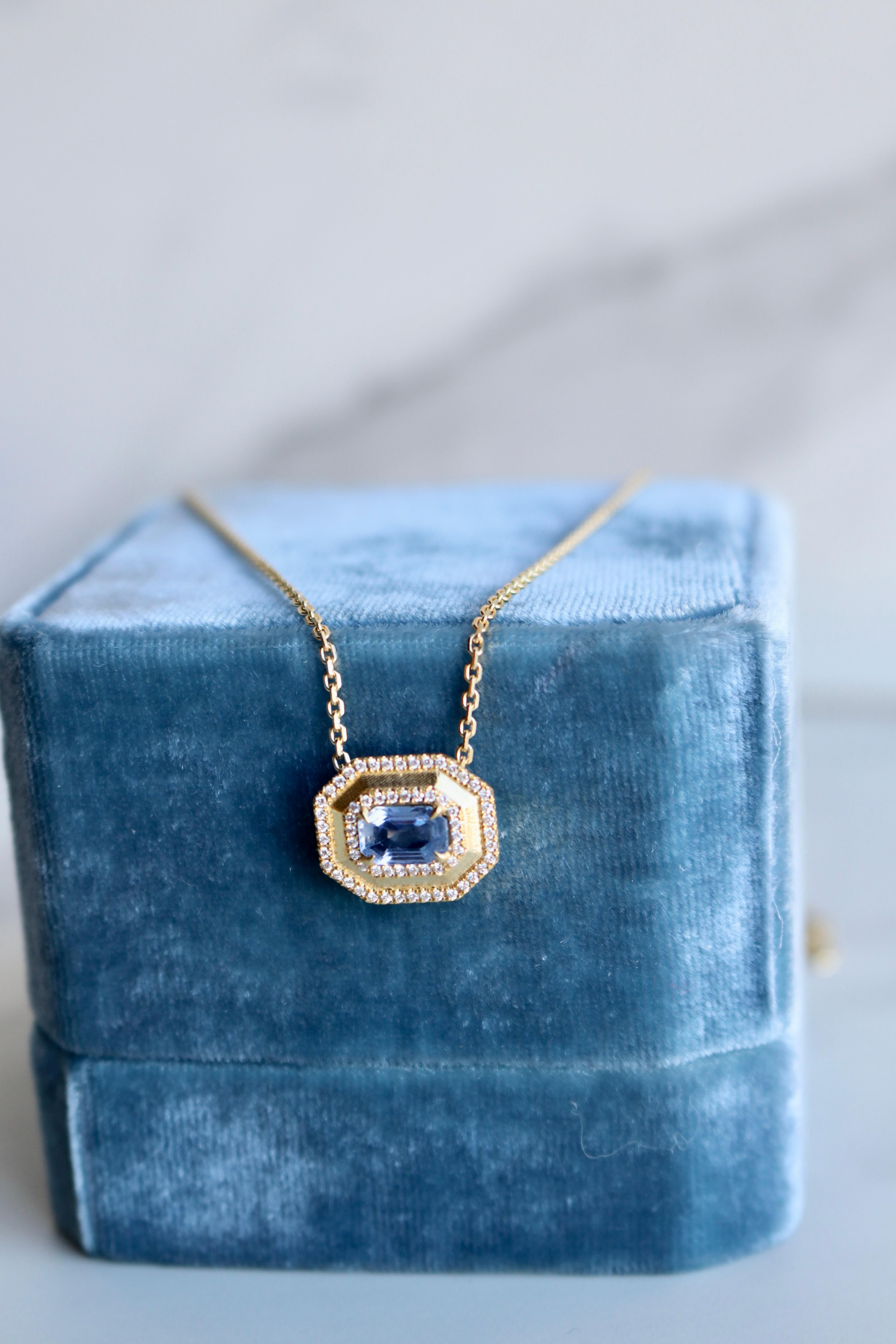 Women's or Men's 0.99 Carat Sapphire and Diamond 18k Yellow Gold Pendant Necklace For Sale