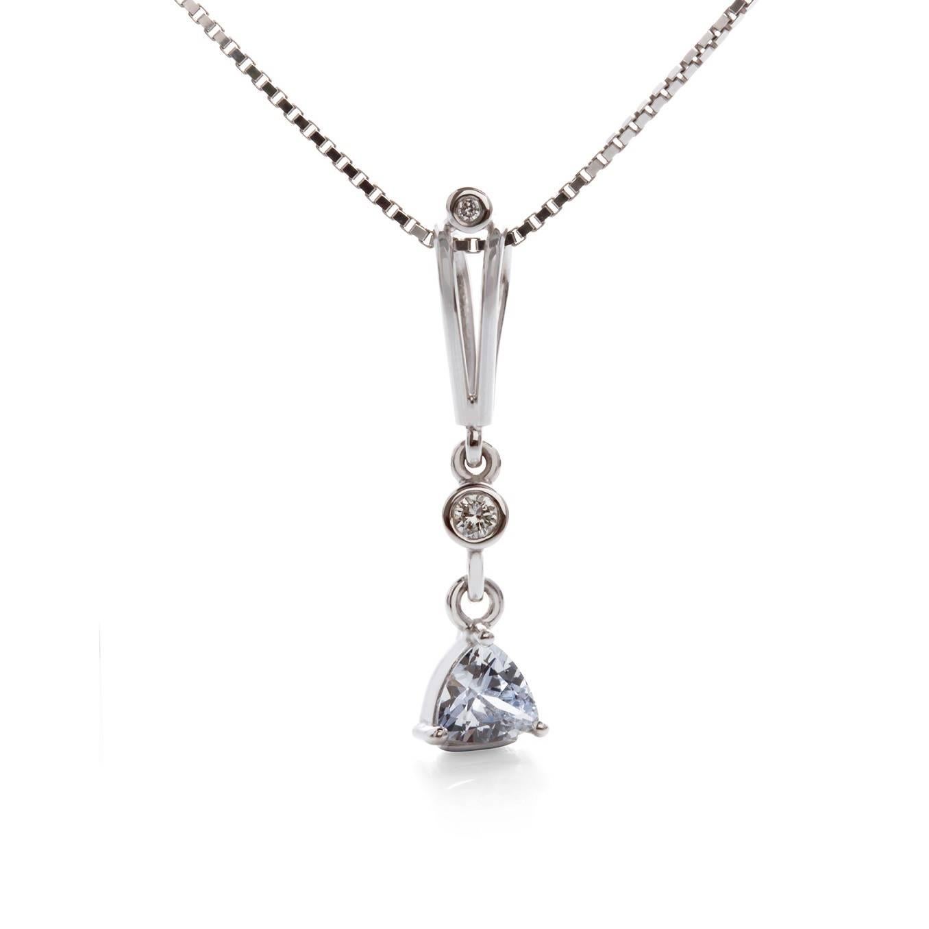 Trillian Zaffiro Necklace

This special pendant is set with a stunning trilliant cut sapphire and two smaller accent diamonds on either side of the fancy split bail. The pendant is suspended from a stylish box chain.

Trilliant cut sapphire: