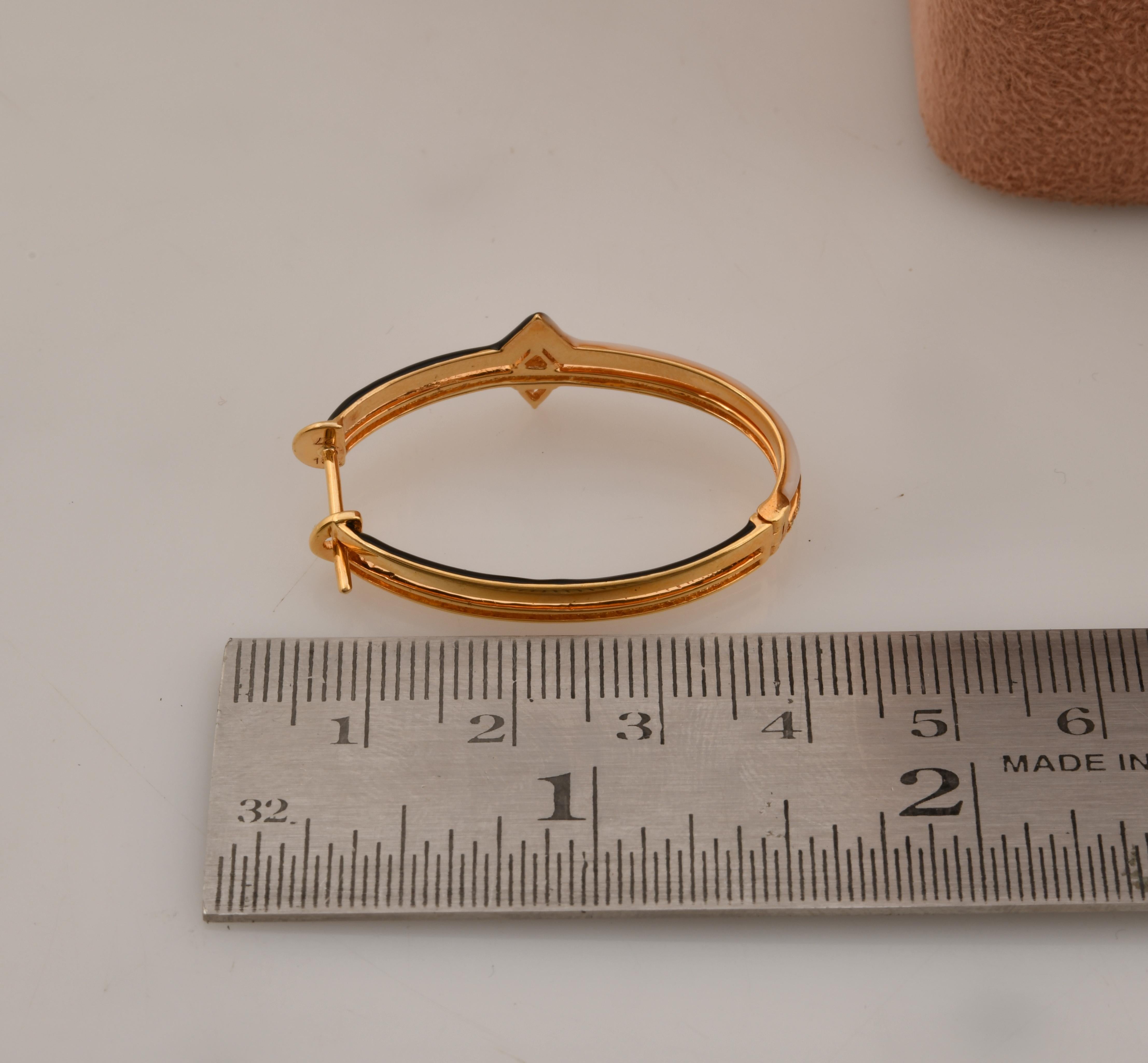 Modern 0.99 Carat Trillion Shape Diamond Hoop Earrings 18k Yellow Gold Enamel Jewelry For Sale