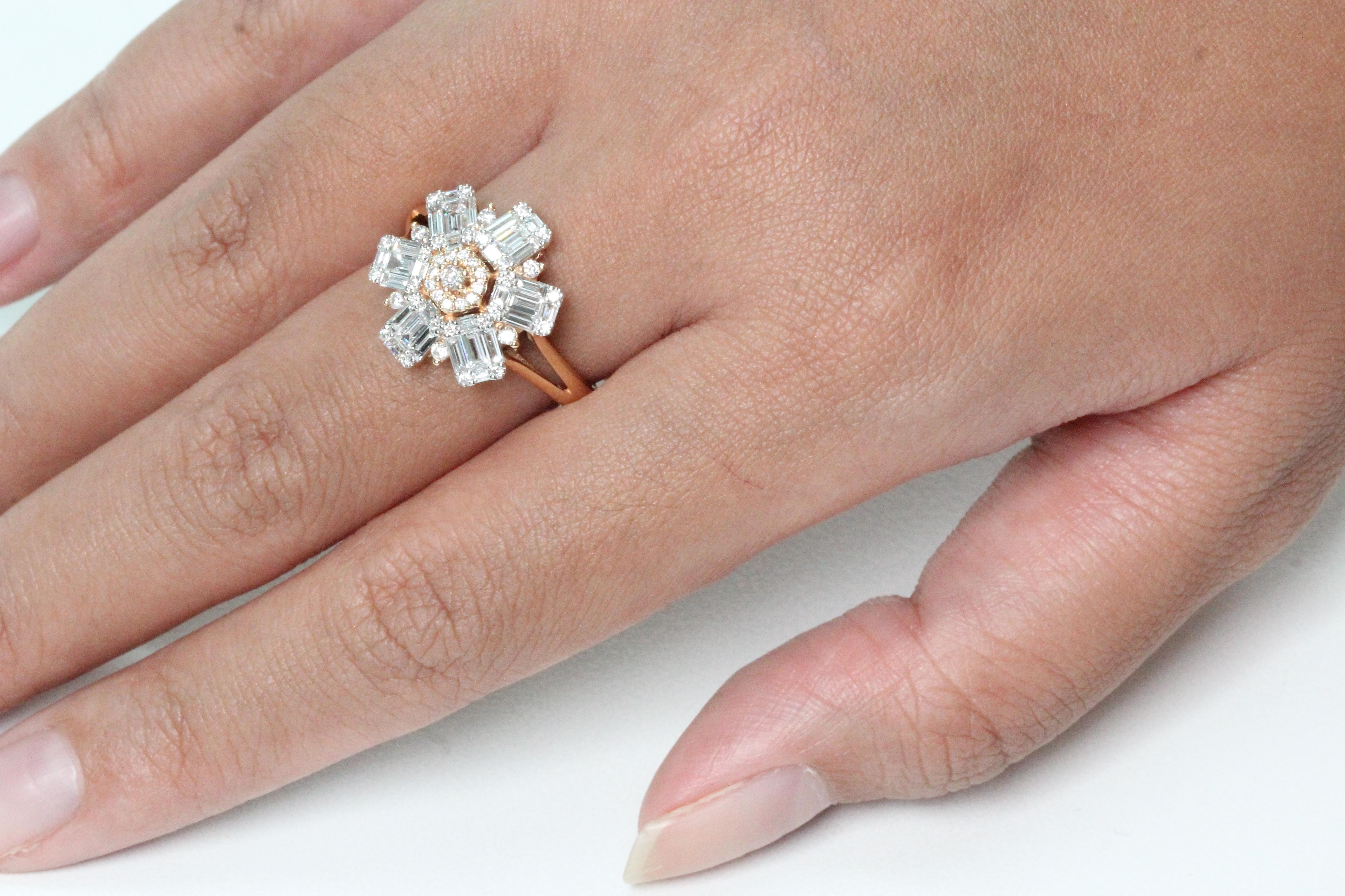 0.99 Carats Diamond Illusion Wedding Ring in 18 Karat Gold For Sale 2