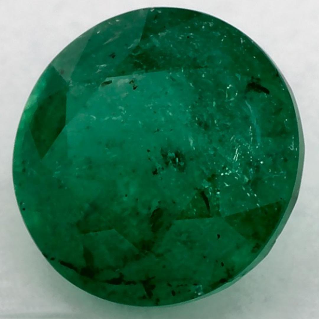Con una vibrante tonalità di colore verde, la pietra natale di maggio è un simbolo della rinnovata crescita primaverile. 

Esplora la vivace collezione di smeraldi, rubini e zaffiri nel nostro negozio, disponibili come gemme sciolte e abbinabili