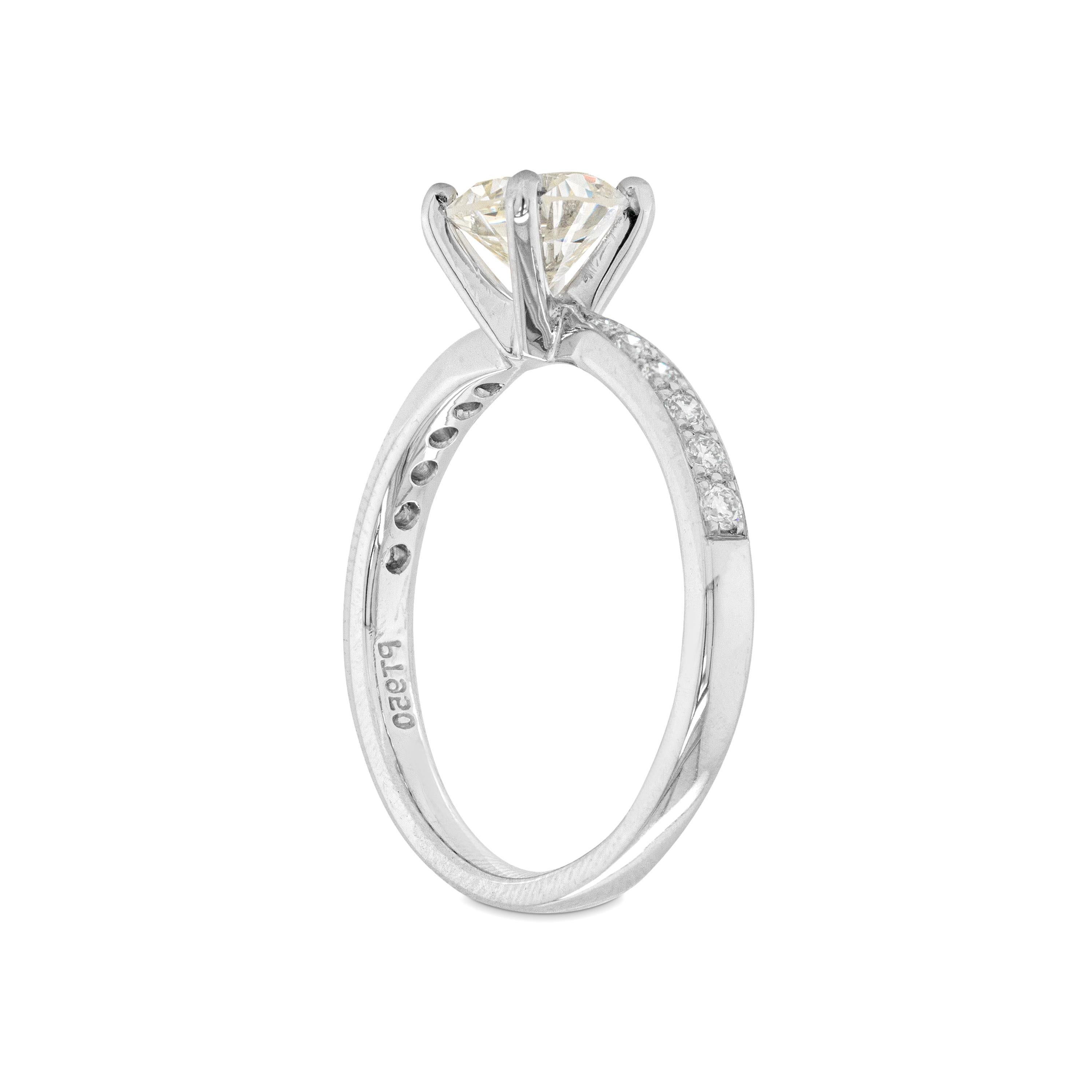 Moderne Bague de fiançailles en platine avec diamants de 0,99 carat en vente