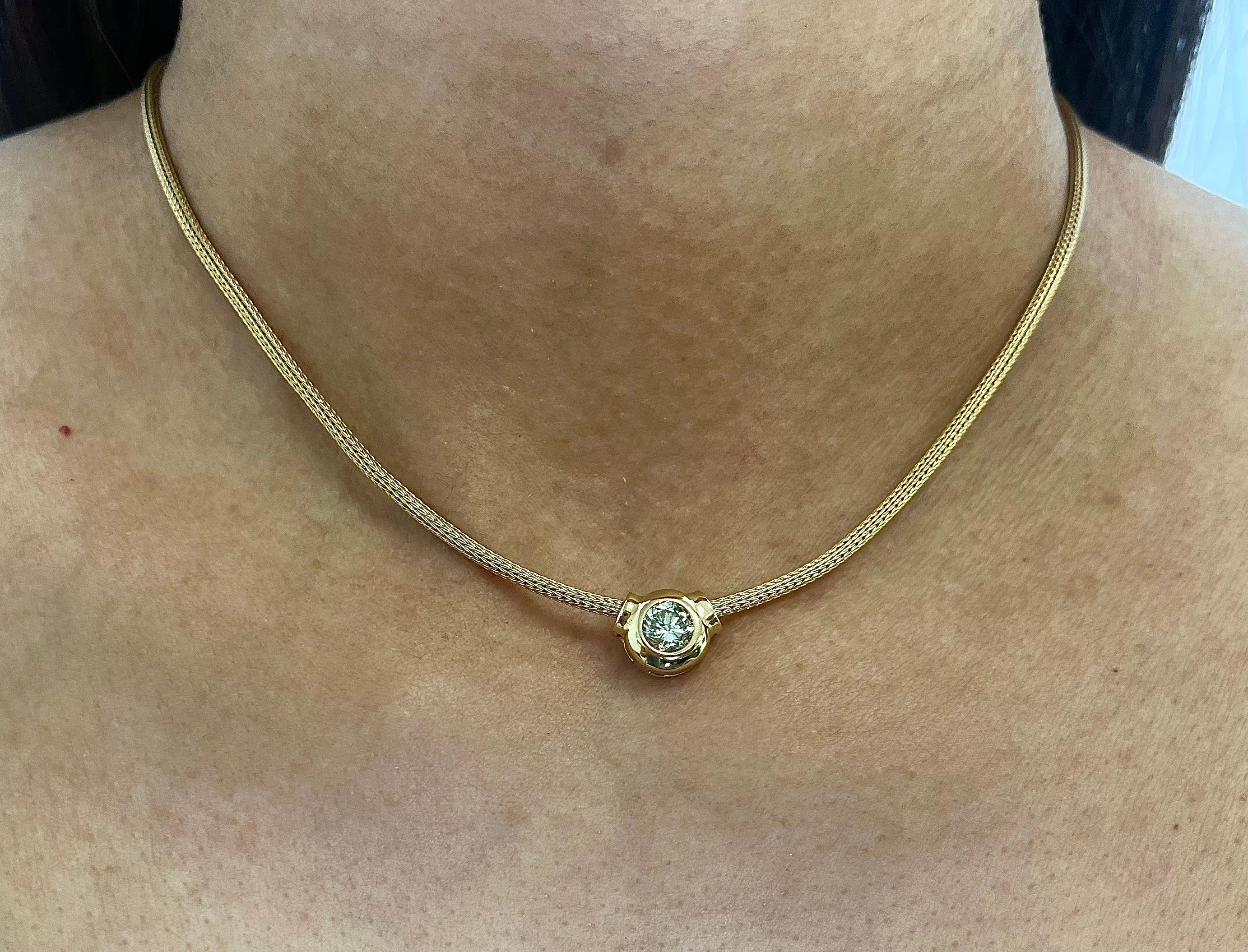 0.99CT Round Diamond Solitaire Necklace in 14K Yellow Gold In Excellent Condition For Sale In Houston, TX