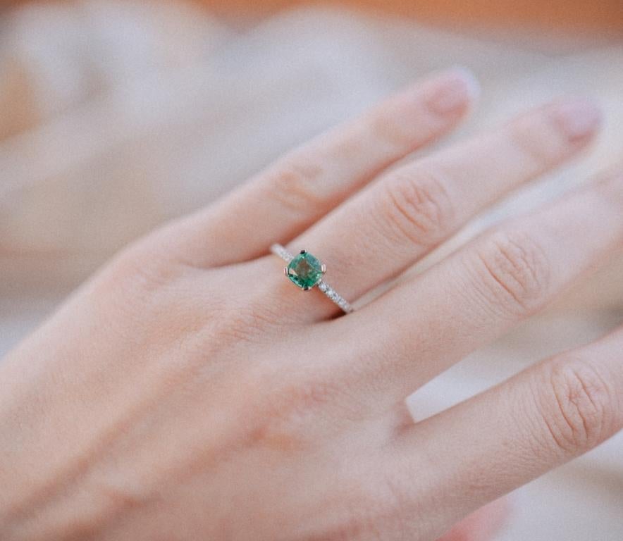 For Sale:  0.9 Ct Emerald and Diamonds Ring 3