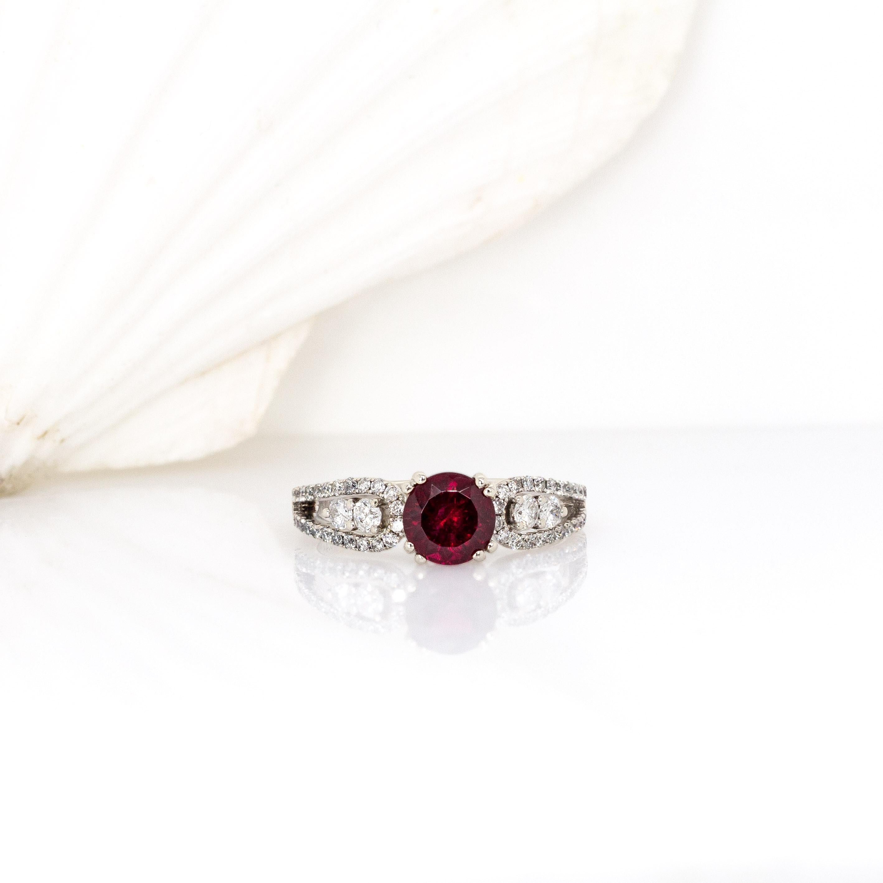 Contemporain Bague en tourmaline rubellite de 0,9cts avec diamants naturels : Or massif 14k  6mm en vente