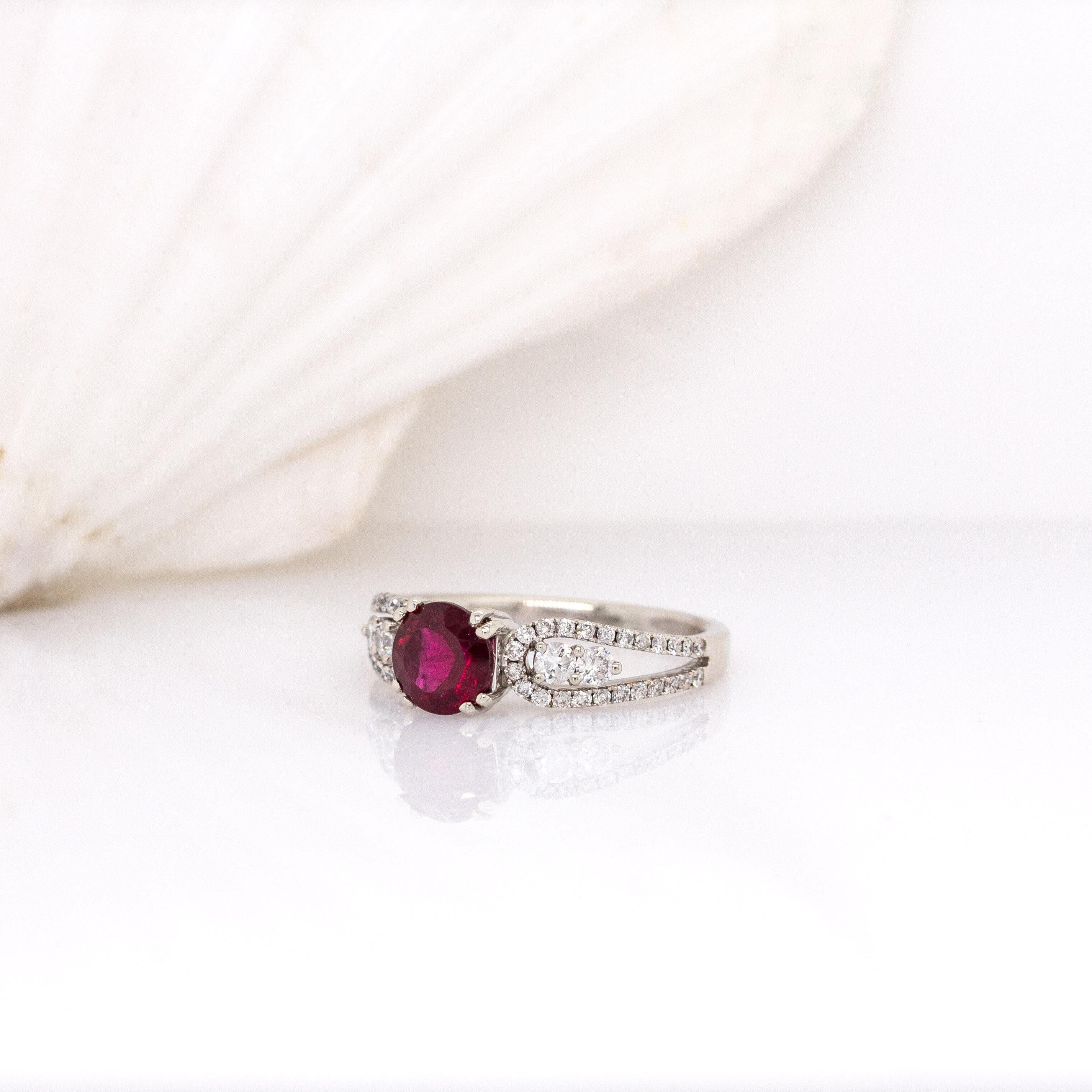 Taille ronde Bague en tourmaline rubellite de 0,9cts avec diamants naturels : Or massif 14k  6mm en vente