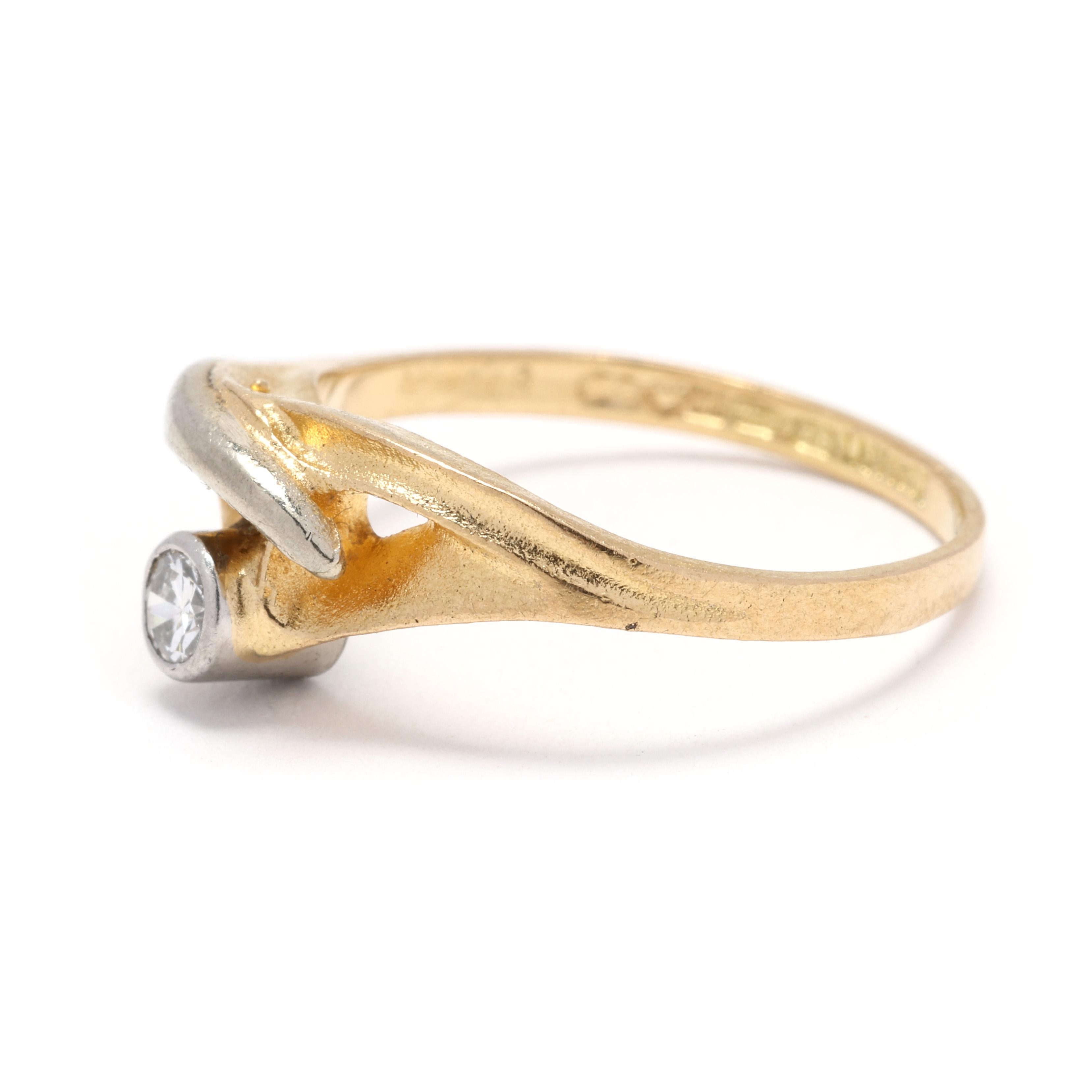 Bague britannique torsadée en or jaune et blanc 18 carats avec diamants 0,9 carat, taille de bague 5 Bon état - En vente à McLeansville, NC