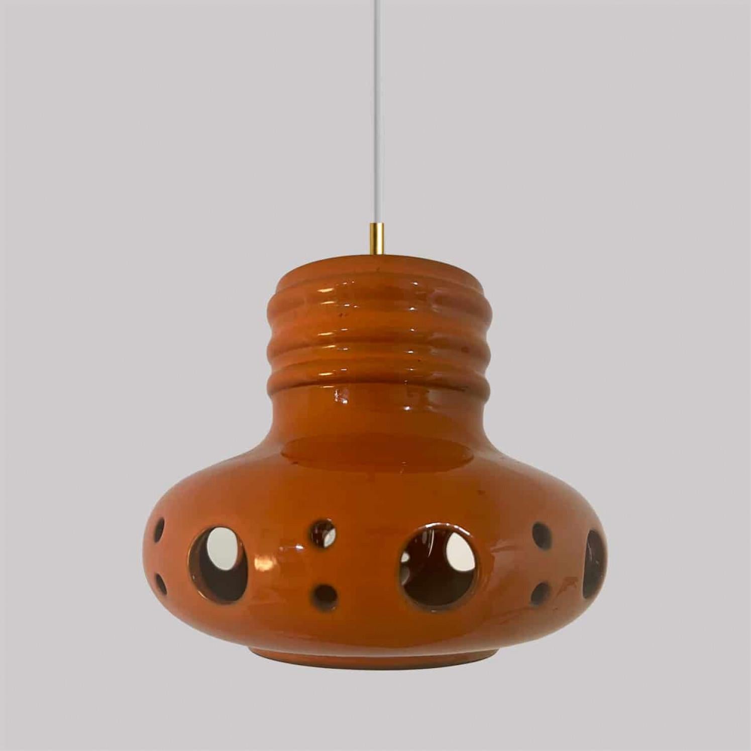 1 0von 3 Drei einzigartige, gemischt glasierte Keramik-Hängeleuchten, Deutschland, 1970er Jahre (Moderne der Mitte des Jahrhunderts) im Angebot
