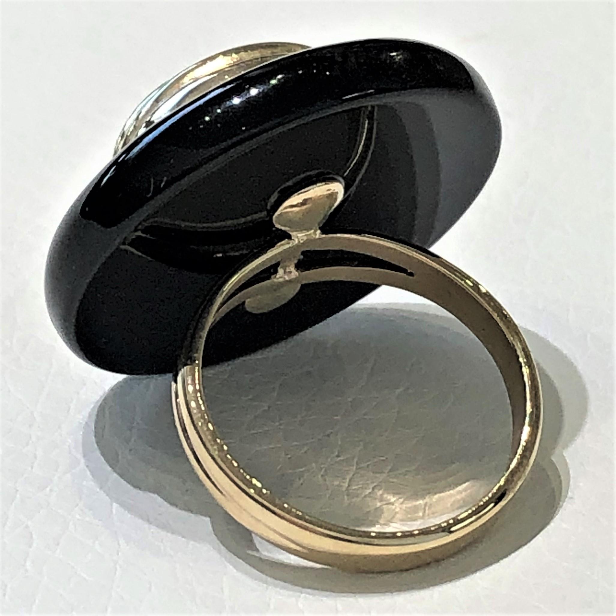 Women's Round Onyx Ring with Fluted Gold Dome Center