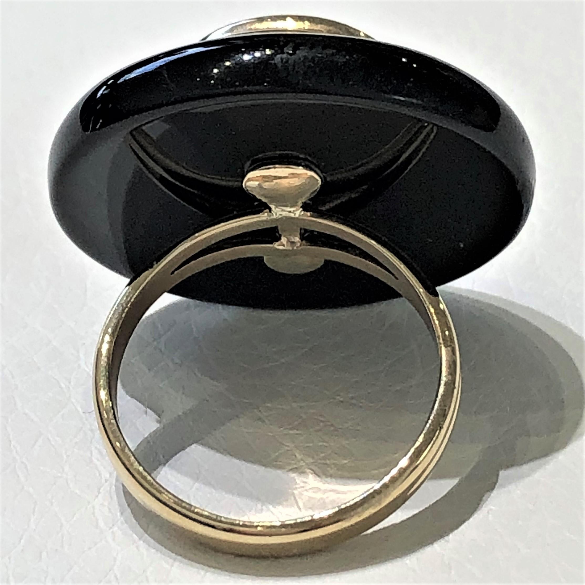 Round Onyx Ring with Fluted Gold Dome Center 1