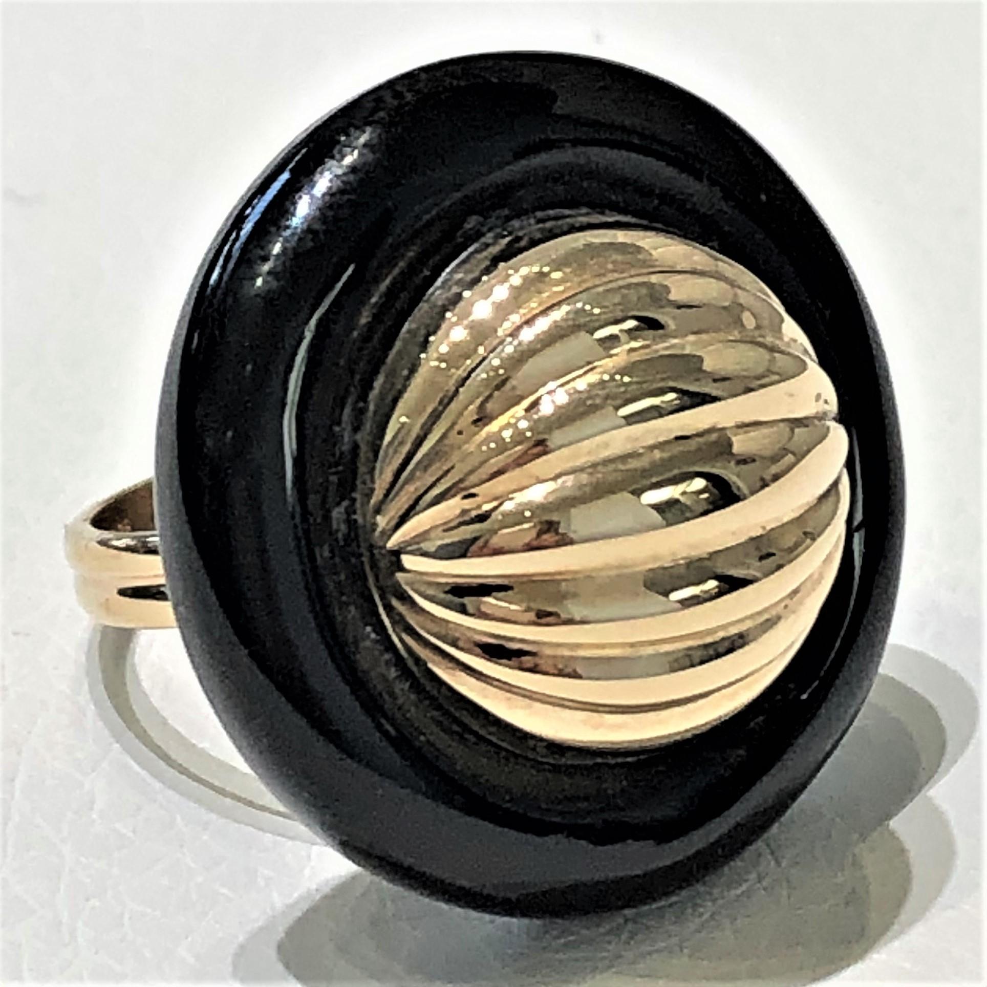 Round Onyx Ring with Fluted Gold Dome Center 3