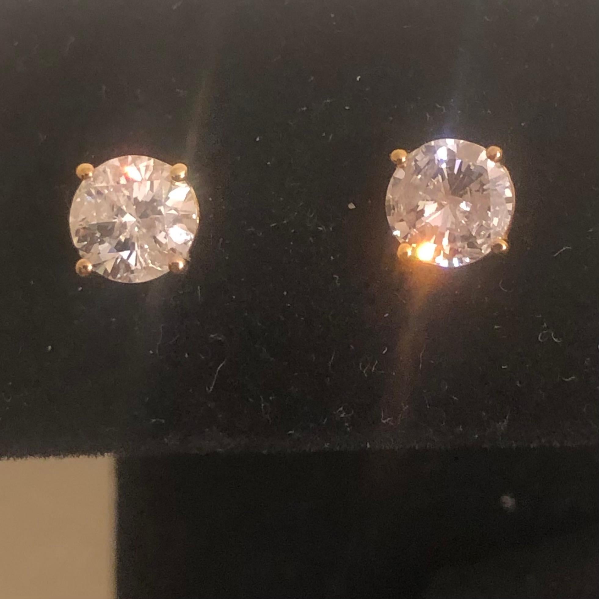 2 Carat Ct Real Natural Solitaire Diamond 2 Round Stud Earrings 14k Gold In New Condition For Sale In New York, NY