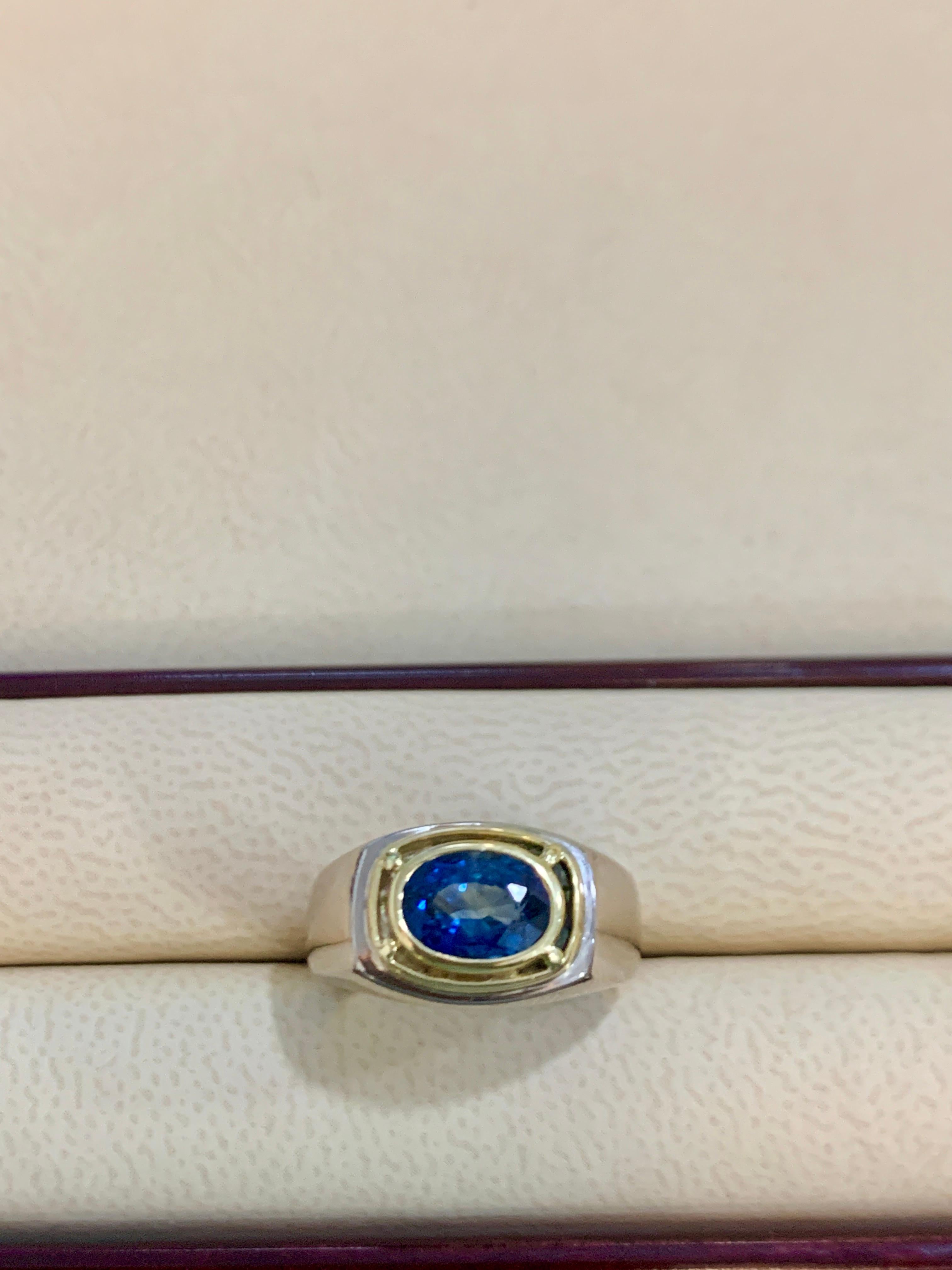 1 1/2 Karat Ovaler natürlicher blauer Saphir Verlobungsring aus 18 Karat zweifarbigem Gold im Angebot 4
