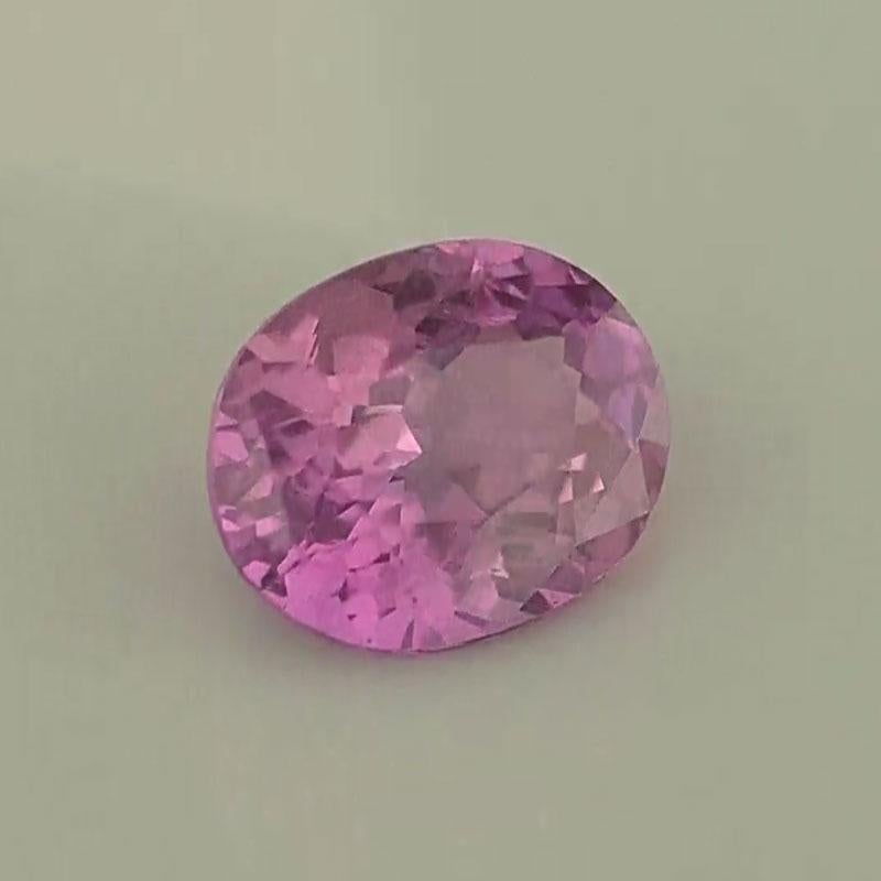 Taille ovale Saphir ovale violet-rose de 1 1/3 carat certifié GIA en vente