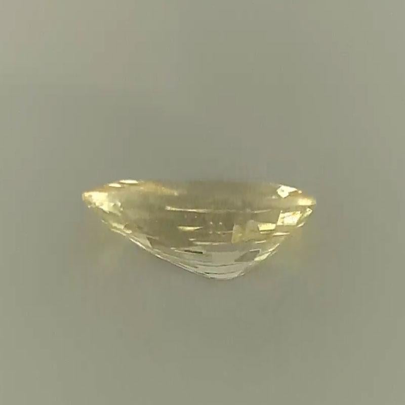 Ce saphir de forme ovale de 1,17 carat de couleur jaune naturelle certifié GIA a été sélectionné par nos experts pour son éclat et sa couleur unique.
