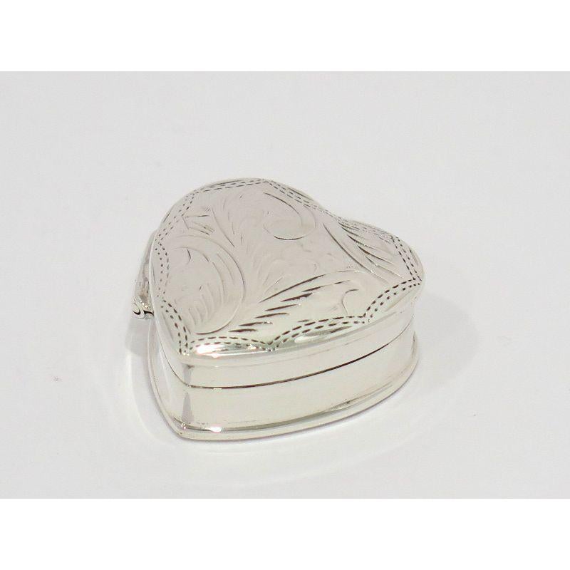 Sterling Silver Vintage Italian Heart Pill Case In Good Condition In Brooklyn, NY