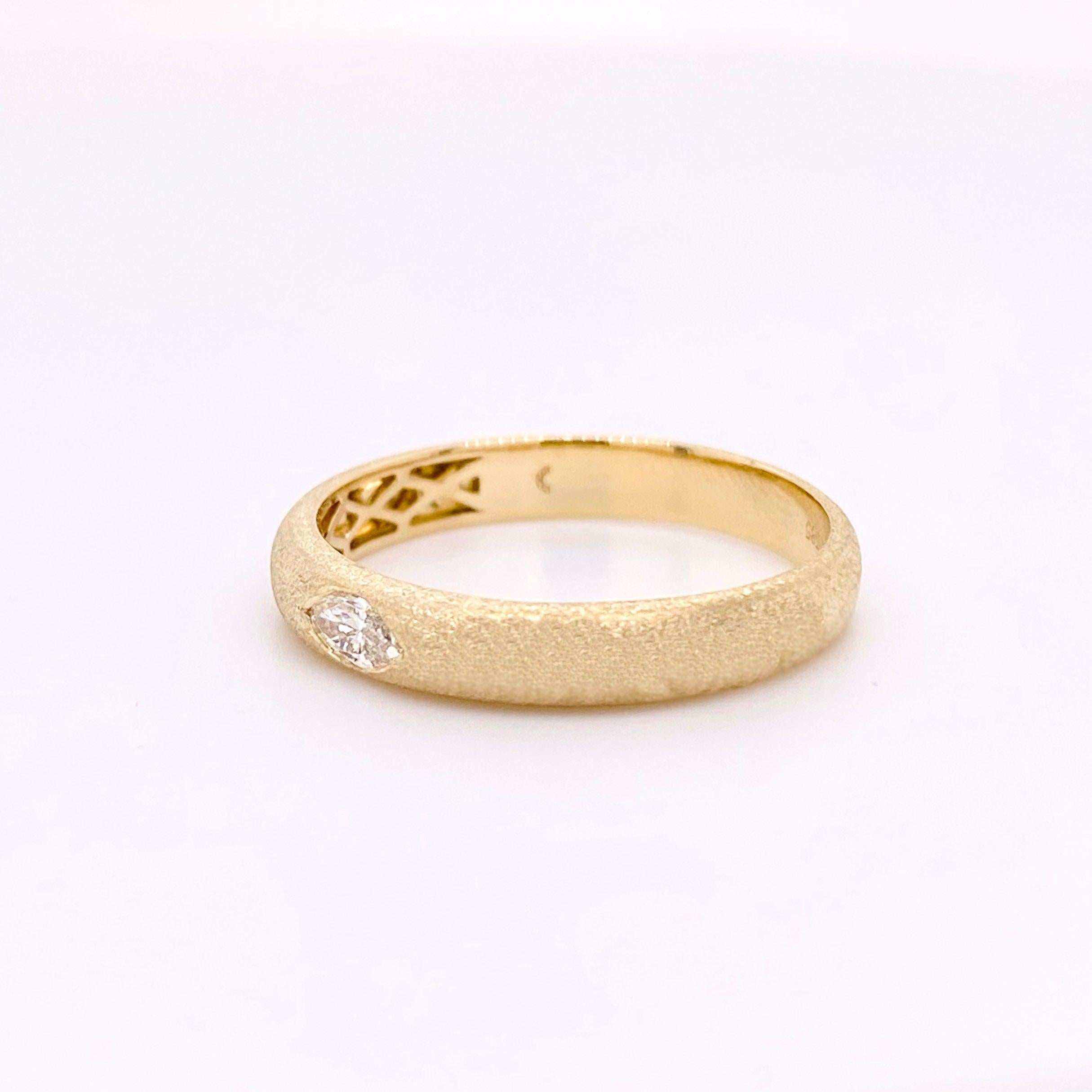 Im Angebot: 1/10 Karat Marquise-Diamantring aus Gelbgold mit gebürstetem Satinband, Einbaubeleuchtung () 3