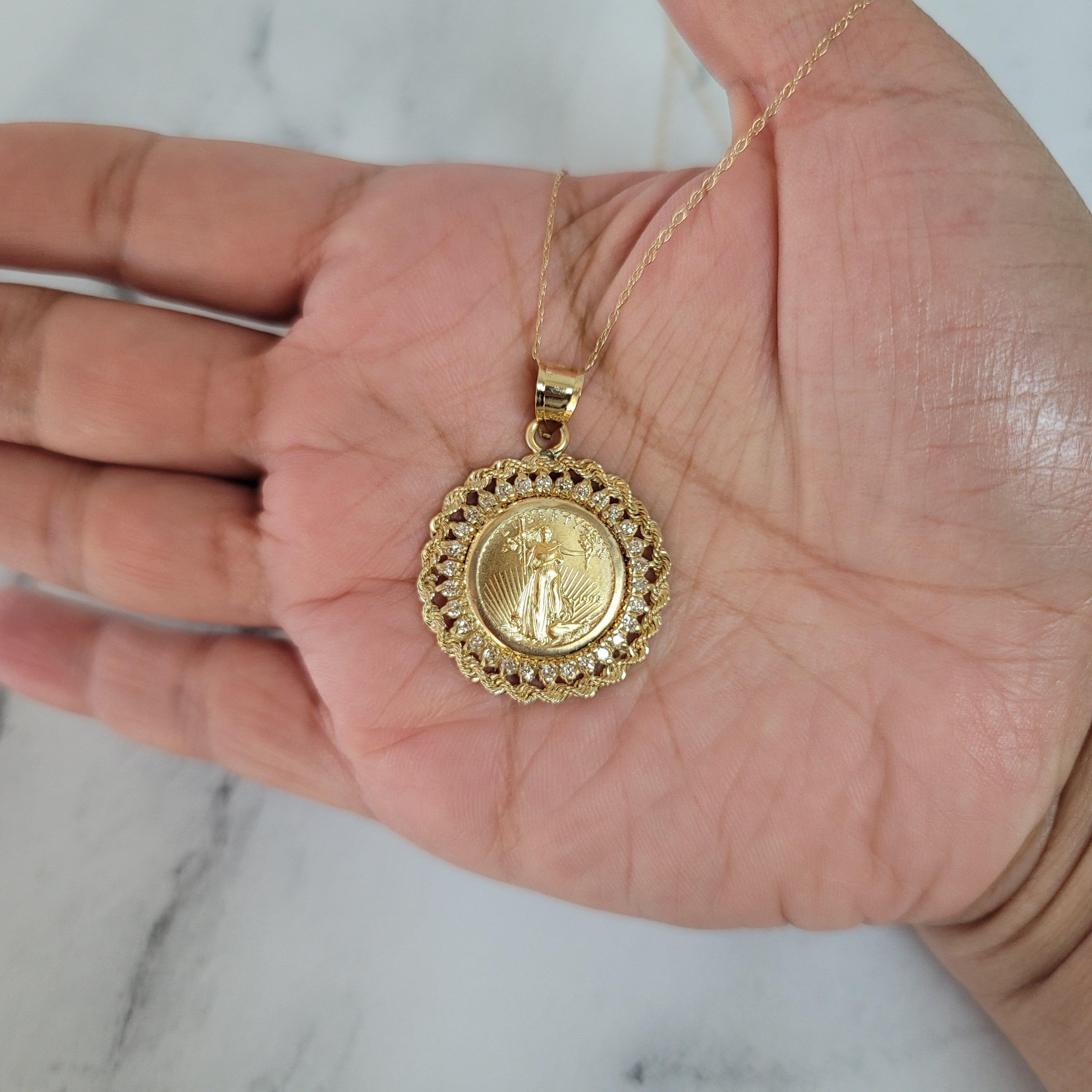 Taille ronde Collier en or fin 1/10OZ avec médaillon Lady Liberty, diamant et halo de corde en vente