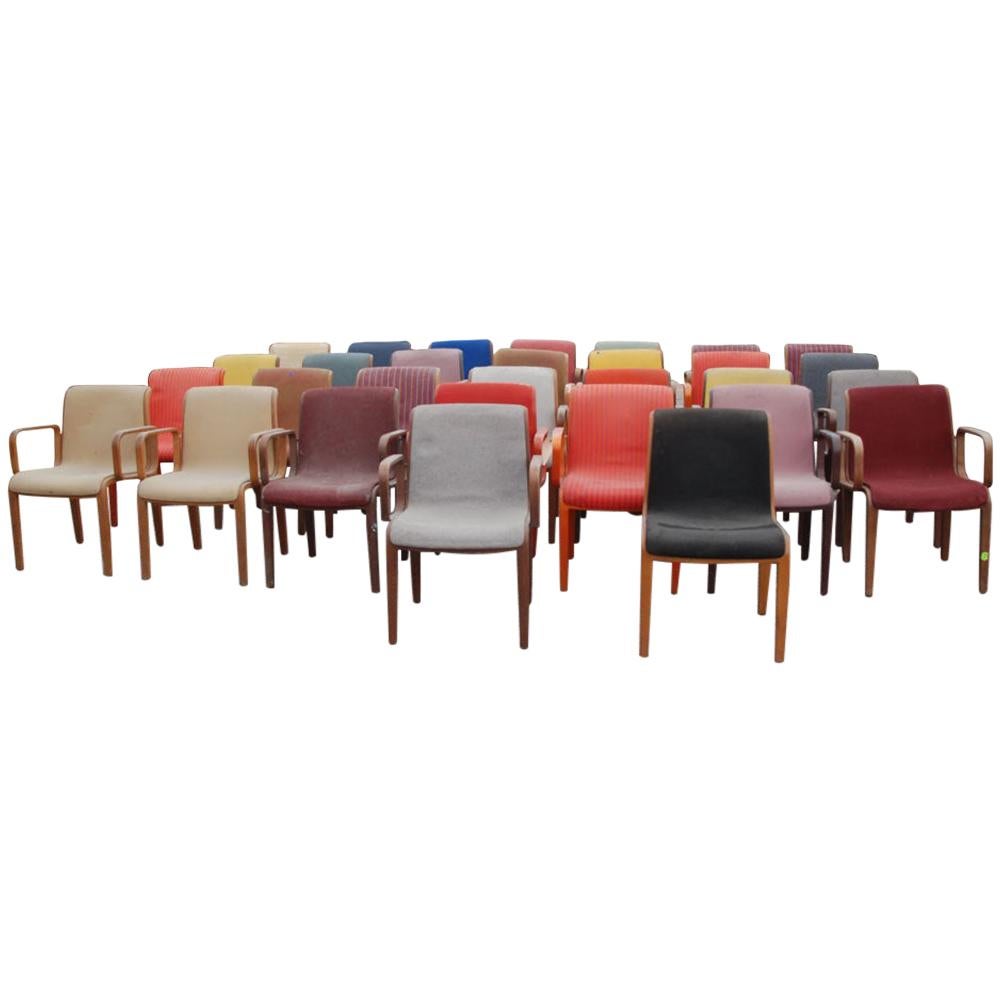 Bill Stephens a commencé chez Knoll en tant qu'assistant constructeur de prototypes après avoir obtenu son diplôme de la Philadelphia Museum School of Art. Il a d'abord essayé de fabriquer une chaise cannée sur un cadre minimal, sans succès. Il a