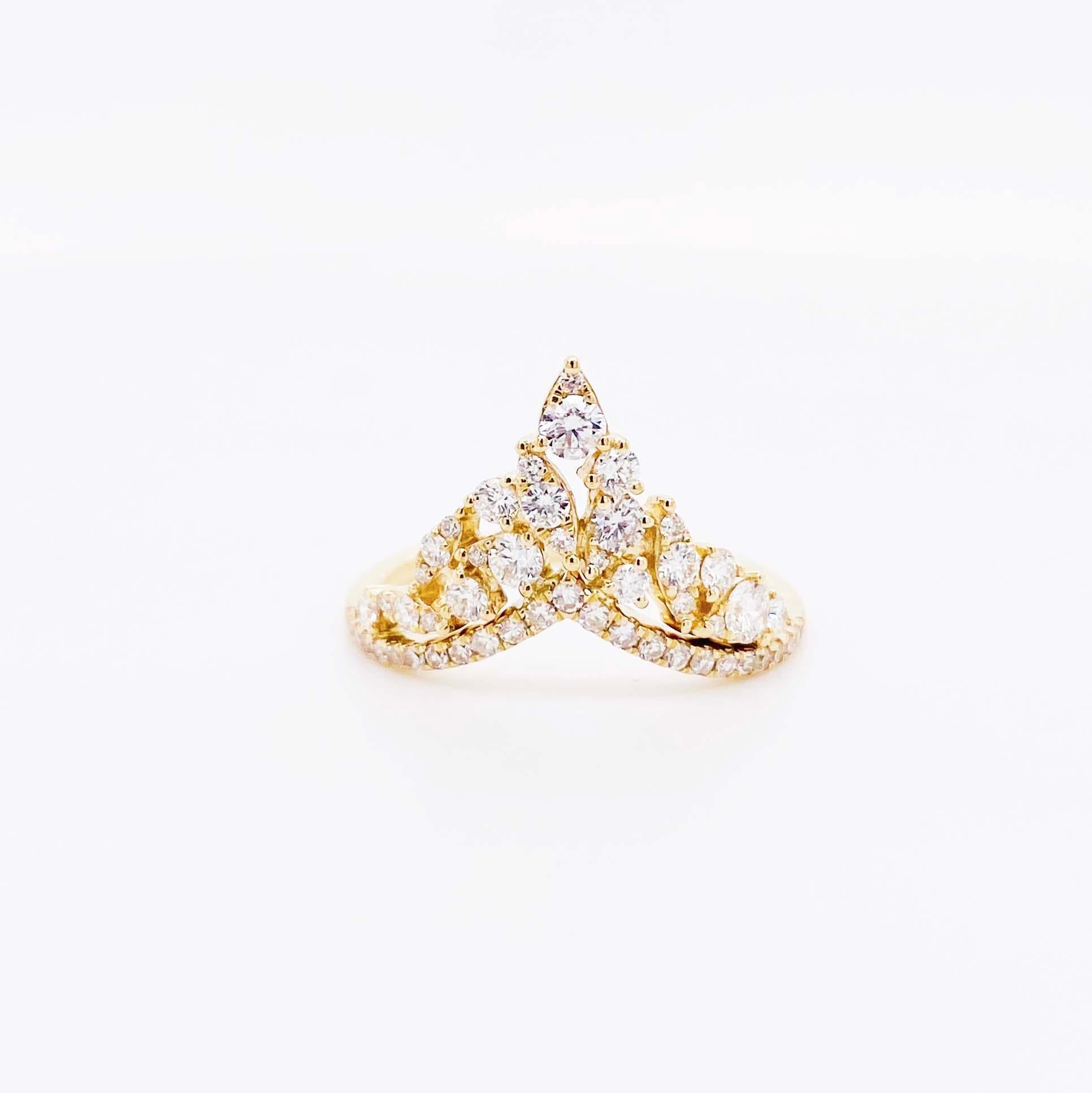 Bague en or jaune à anneau en forme de V en grappe de diamants de 1/2 carat et demi Neuf - En vente à Austin, TX