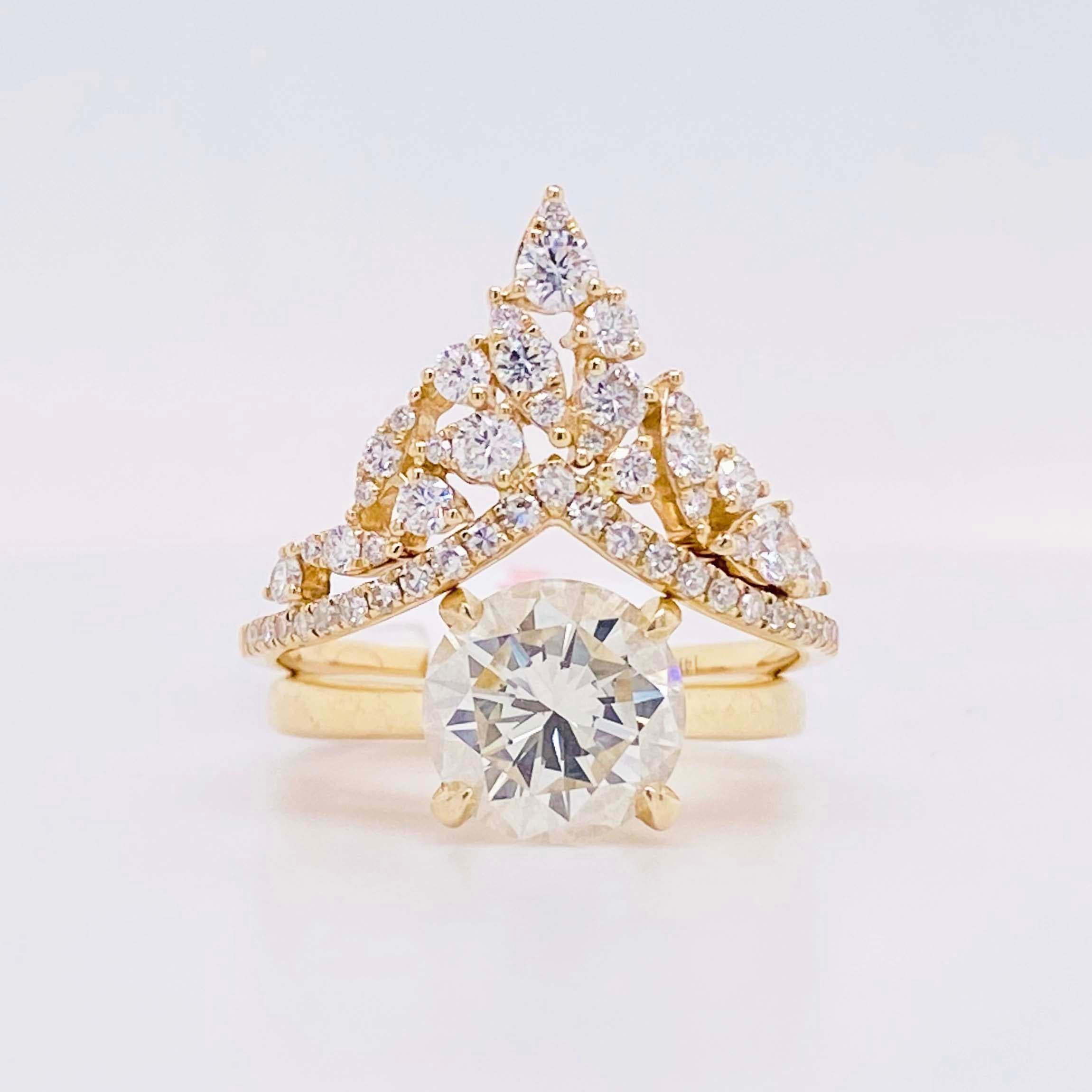Round Cut 1/2 Carat Diamond Cluster V Band Half Carat Diamond Cluster Ring Yellow Gold For Sale