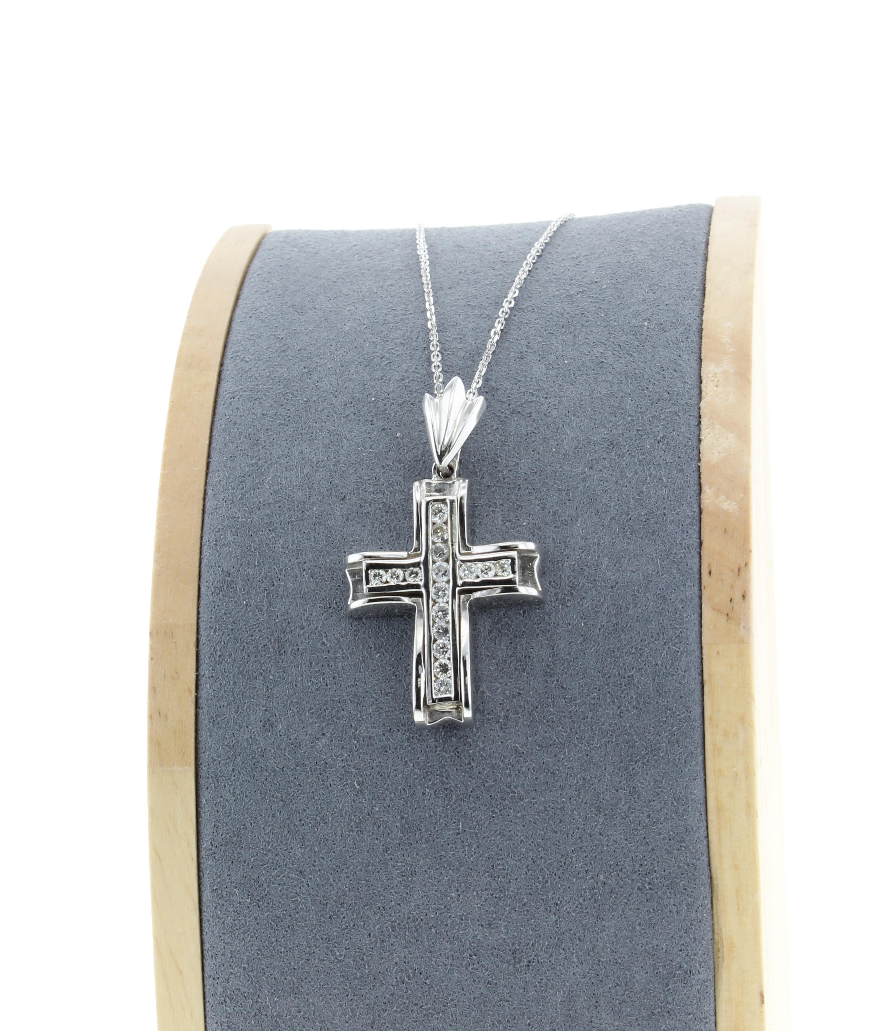 Ciondolo a croce con diamante da 1/2 carato in oro bianco 14k In condizioni Nuovo in vendita a Sugar Land, TX