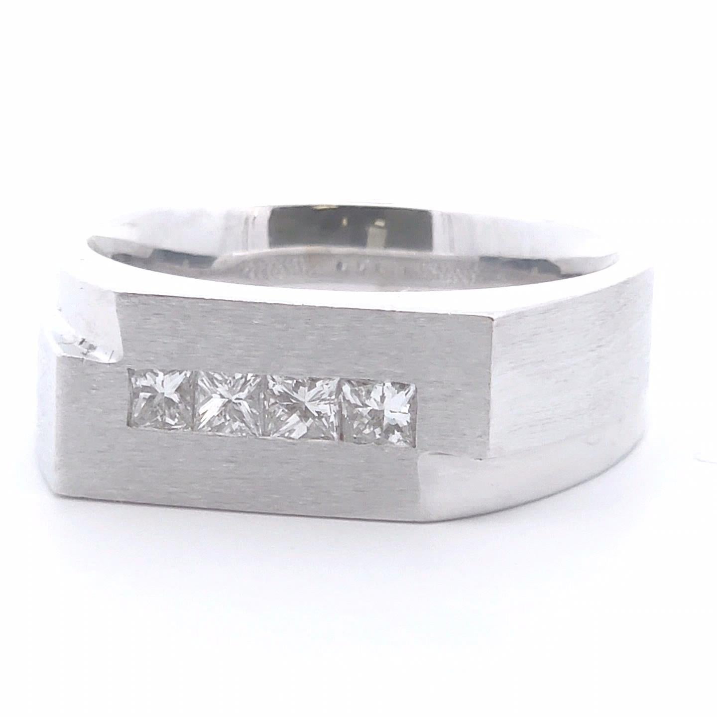 1/2 Carat Diamond Men’s Ring in 14k Gold In New Condition For Sale In Tustin, CA