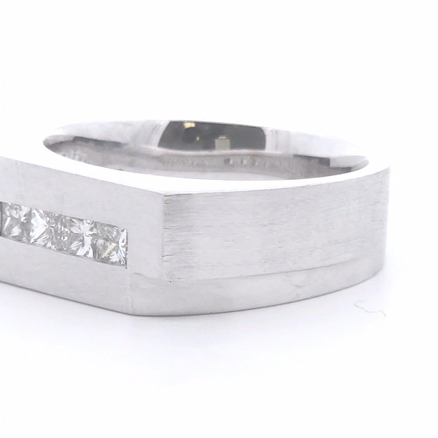 Women's or Men's 1/2 Carat Diamond Men’s Ring in 14k Gold For Sale
