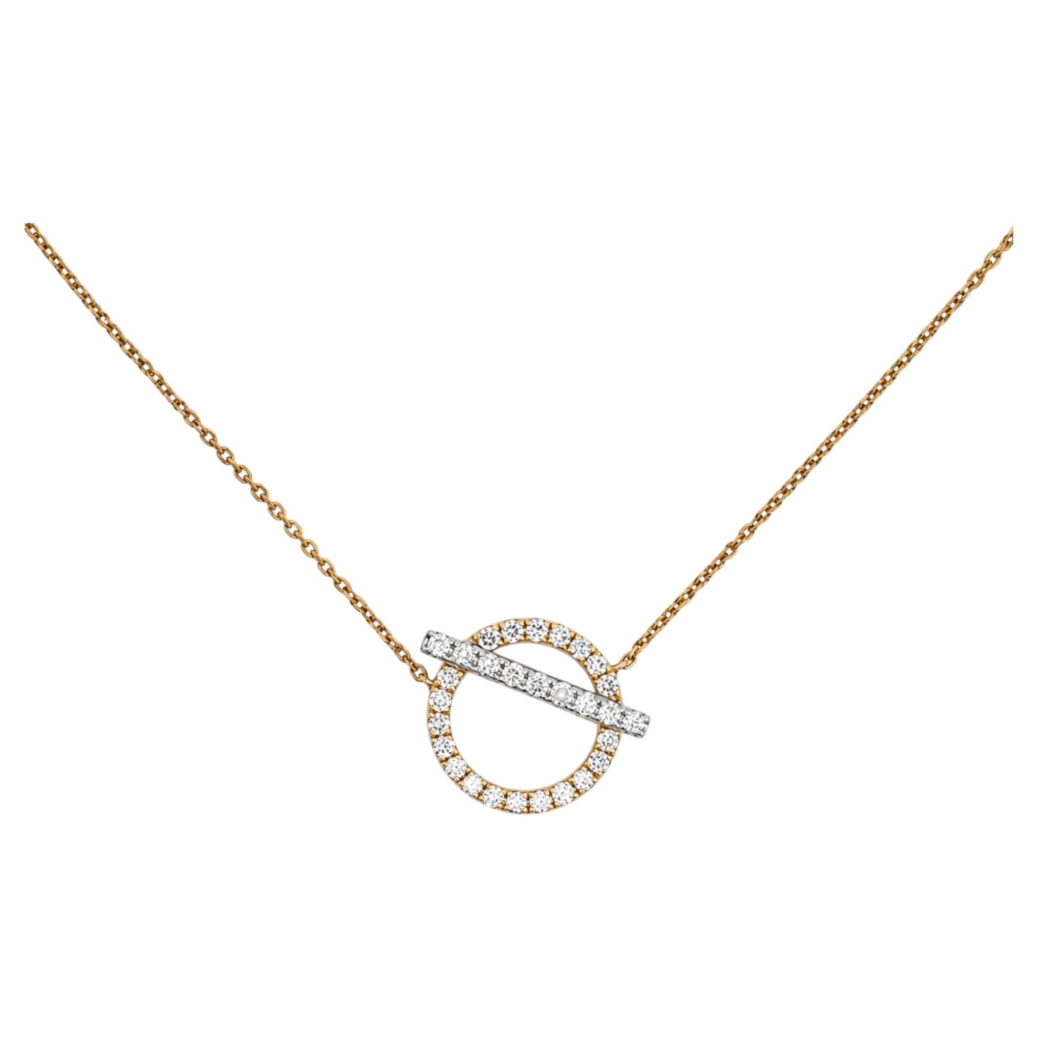 Collar con colgante de oro amarillo de 14K con círculo y barra de pavé de diamantes de 1/2 quilate