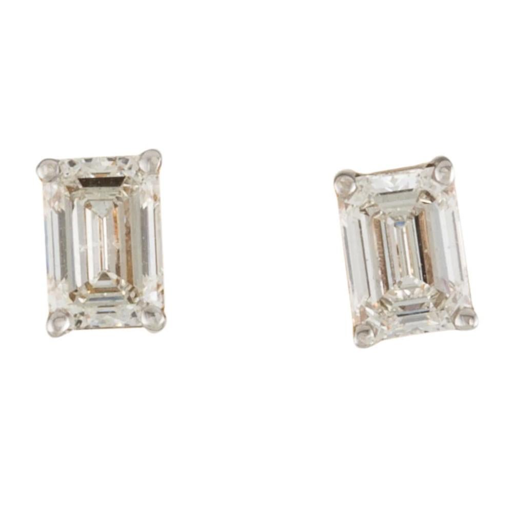 Gold- 0.91 gms
Diamond- 0.46 carats
Diamond Colour: G-H
Diamond Clarity: SI
Earring Weight: 1 gms

*In stock items will be shipped in 2 business days, or please allow 4-5 weeks for delivery.

*Gold & Diamond weight mentioned are approximate, actuals