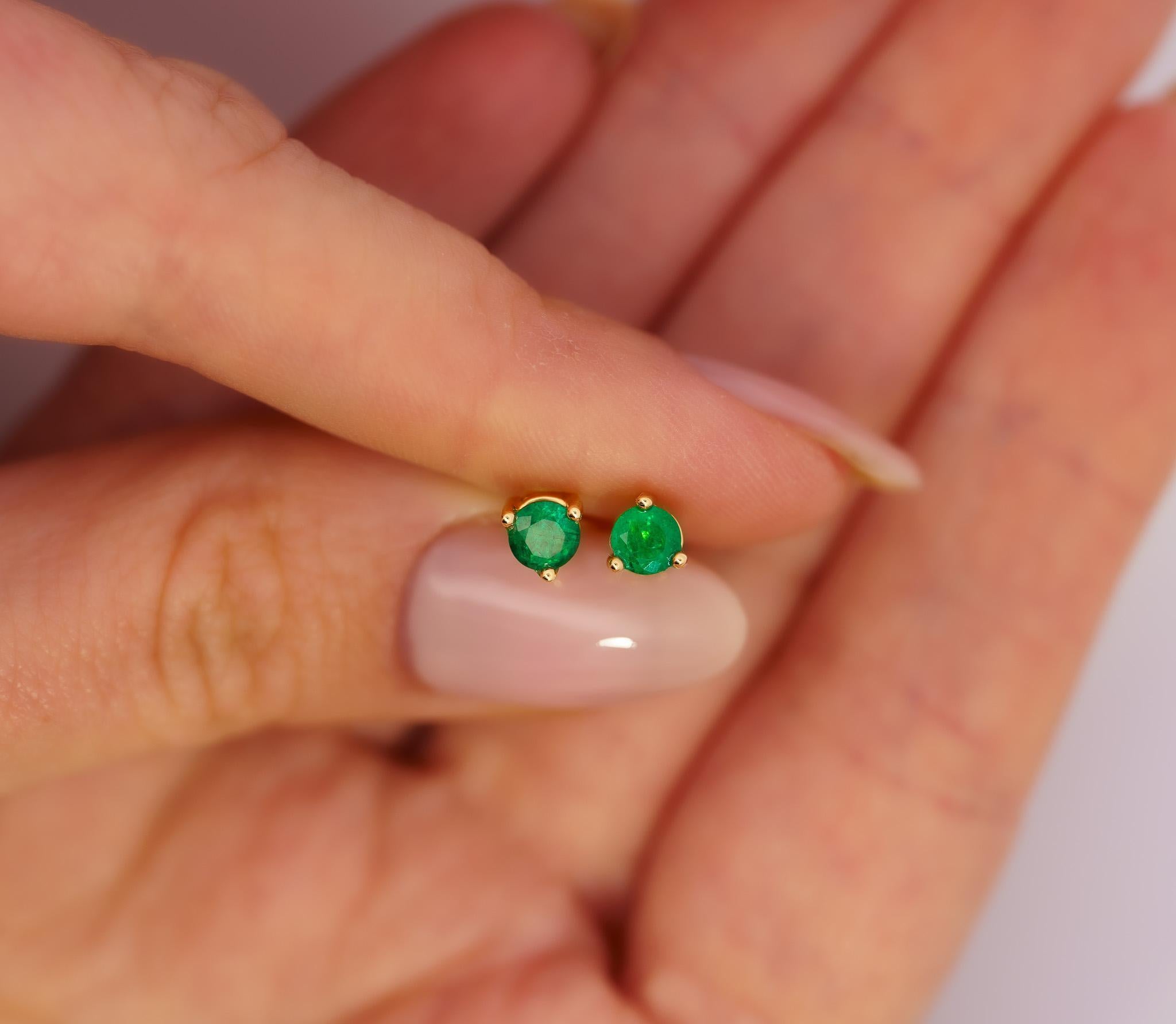 Contemporary 1/2 Carat Natural Emerald Round 4mm 3-Prong 14K Gold Stud Earrings For Sale