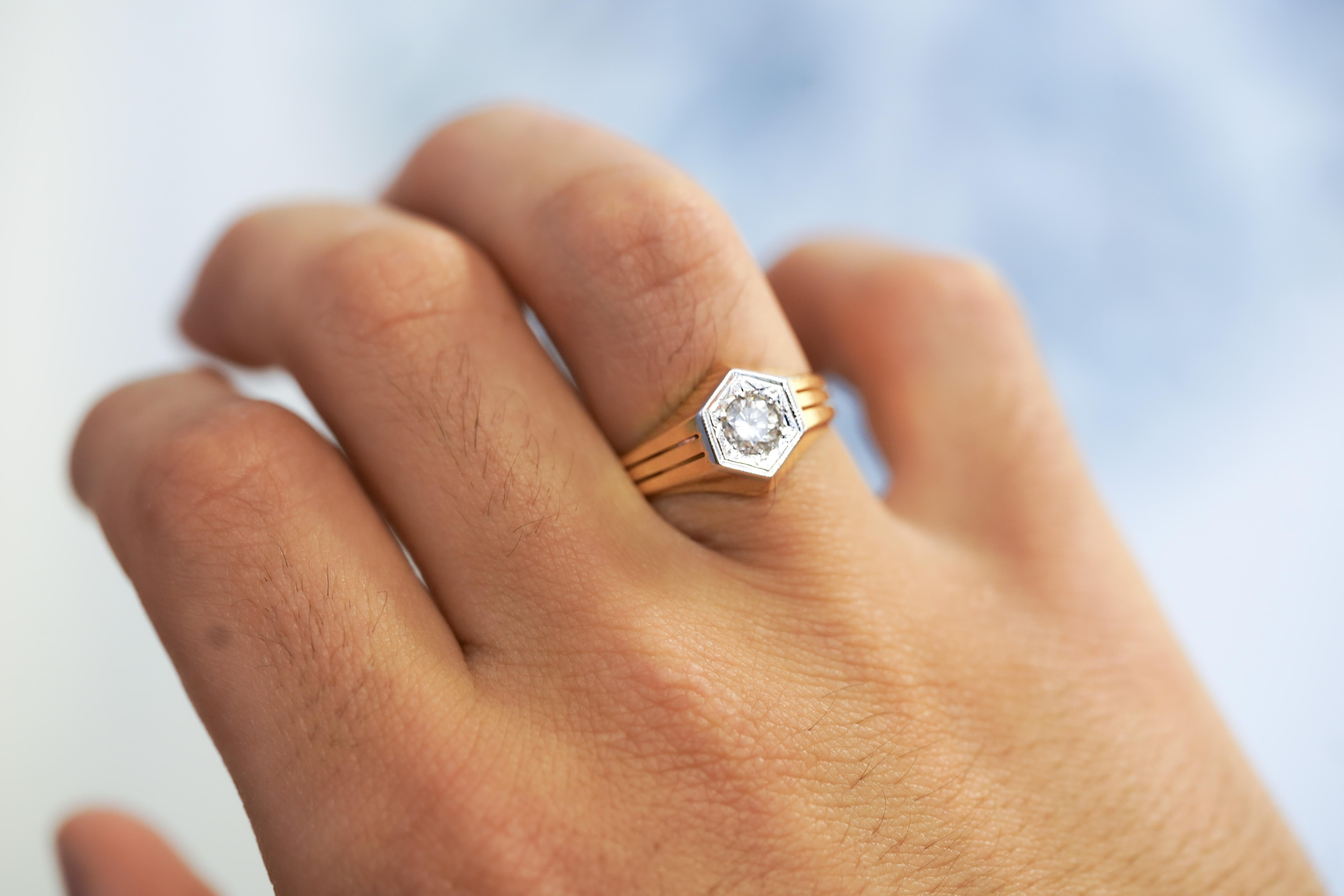 Anillo Unisex Solitario de Diamante Redondo de 1/2 Quilate en Oro Amarillo de 14K Corte redondo en venta