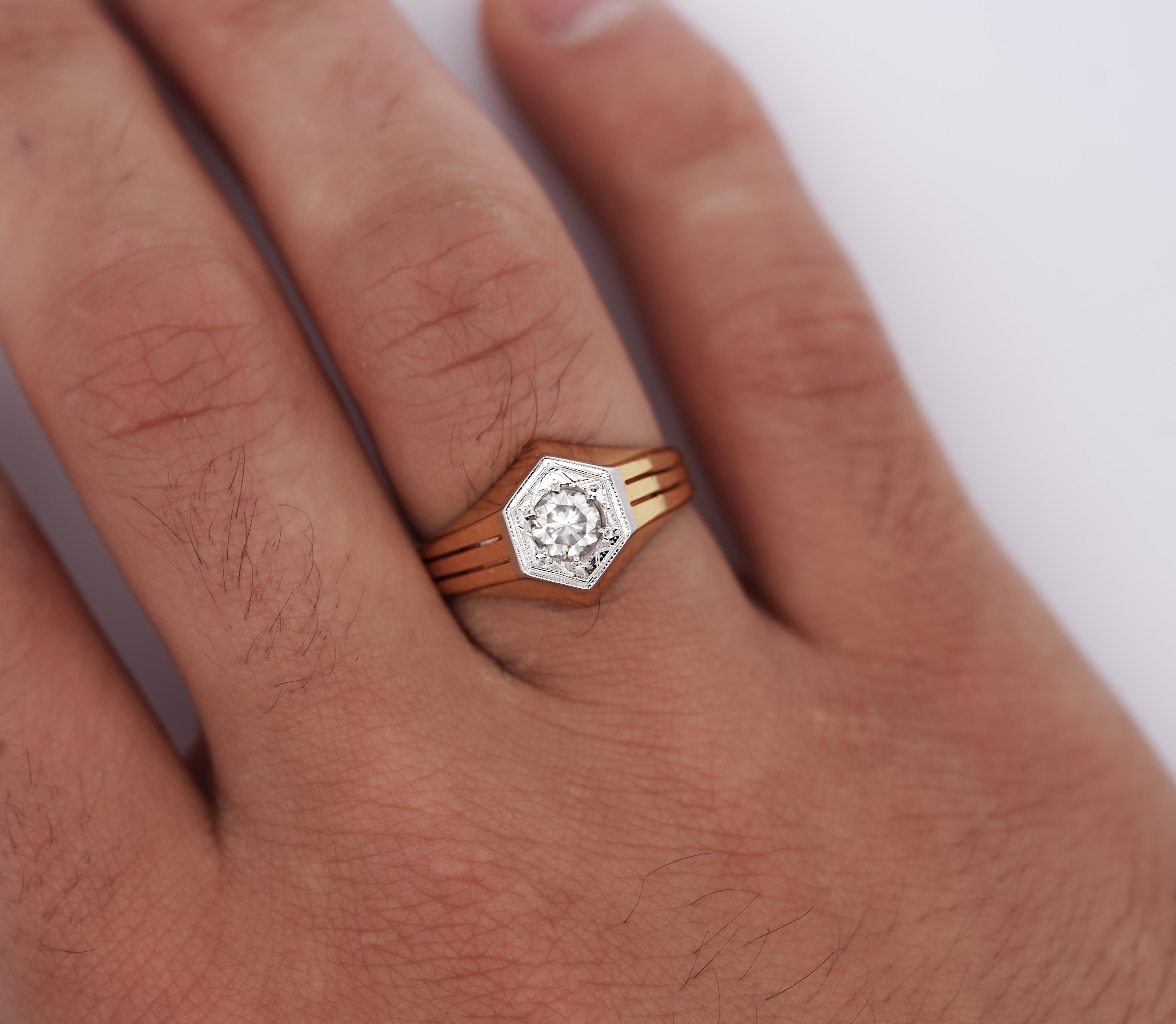 Anillo Unisex Solitario de Diamante Redondo de 1/2 Quilate en Oro Amarillo de 14K en venta 3