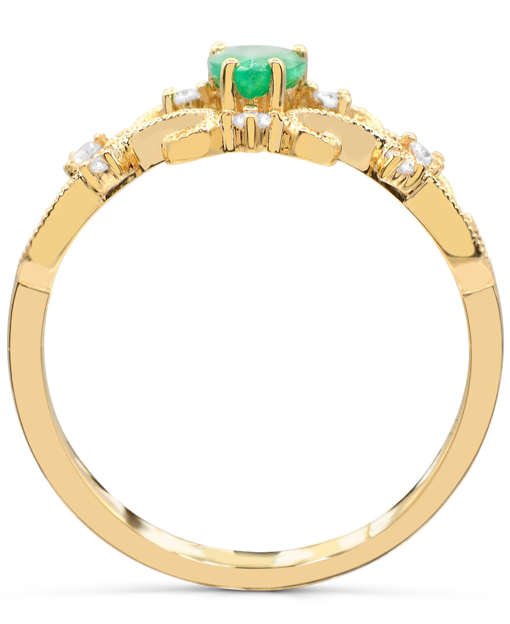 Contemporary 1/2 ct. Pear Emerald and Diamond Curvilinear Milgrain Shank 14K Yellow Gold Ring For Sale
