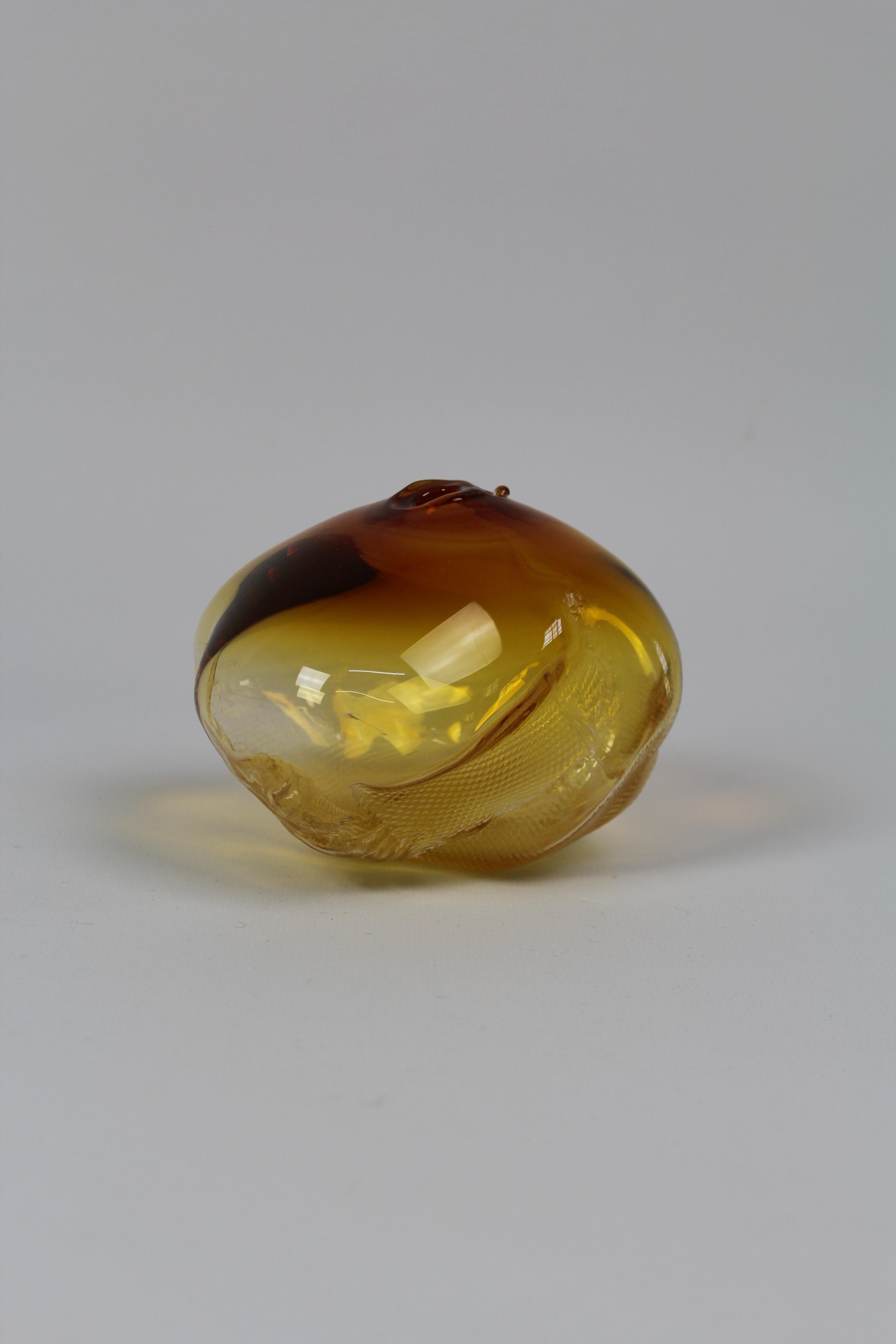 1/2 Ltr-Formen, Brillantgold, handgefertigtes Glasobjekt von Vogel Studio (Schwedisch) im Angebot