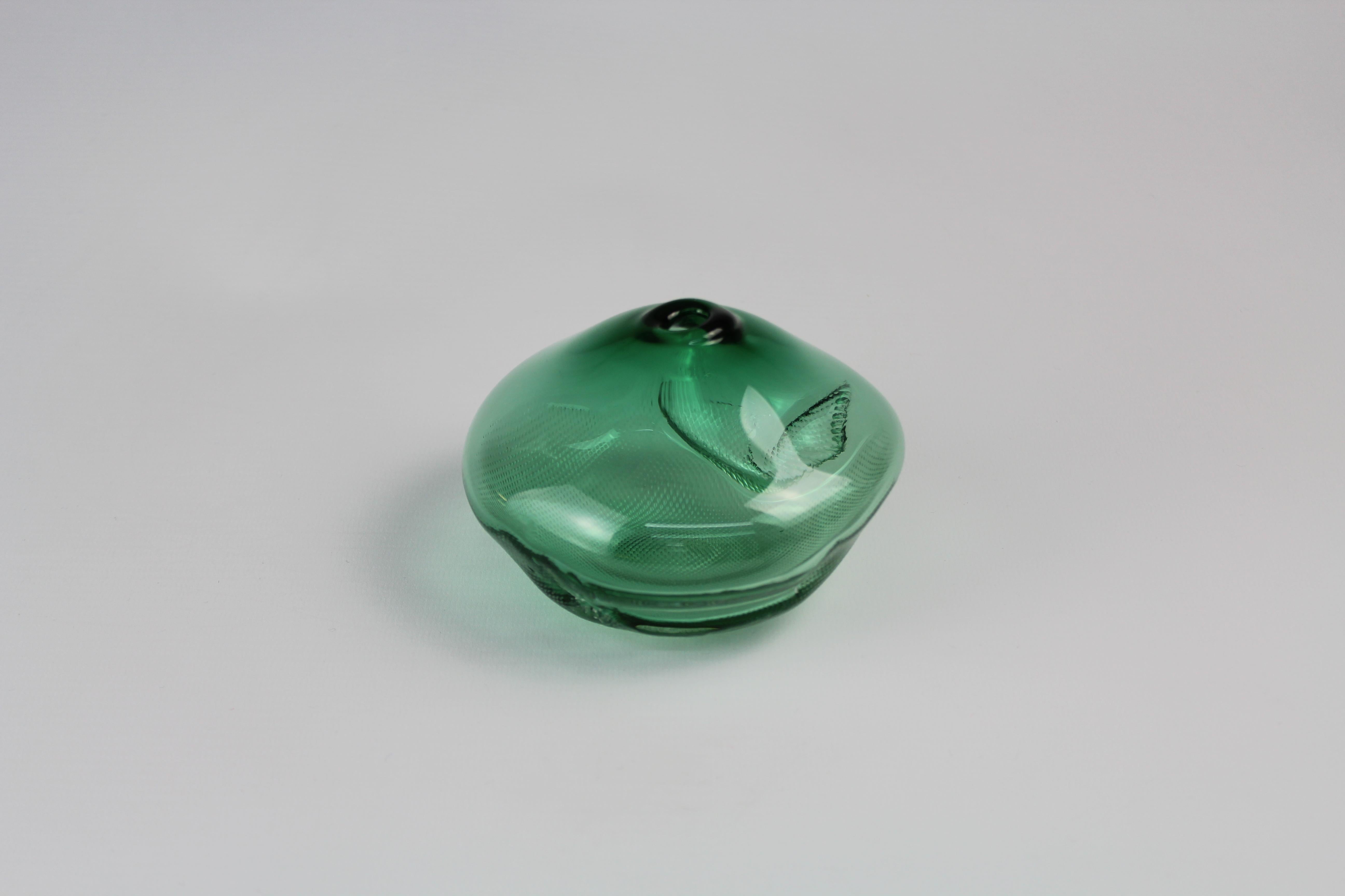 1/2 Ltr forms

The 1/2 Ltr forms are created using leftover materials from the 105 Ltr production. Each edition is limited to the quantity that can be made from the leftovers. In the production of glass, colour cones are used to realise
individual