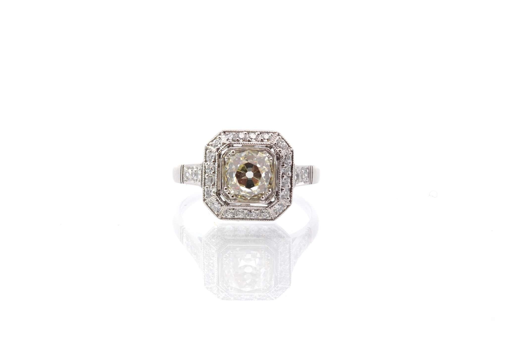Stones: Old cut diamond of 1.02 cts SI2 / G and diamonds: 0.35 ct
Material: Platinum
Weight: 5.2g.
Period: Recent handmade art deco style
Size: 53 (free sizing)
Certificate
Ref. : 24971 - 25156