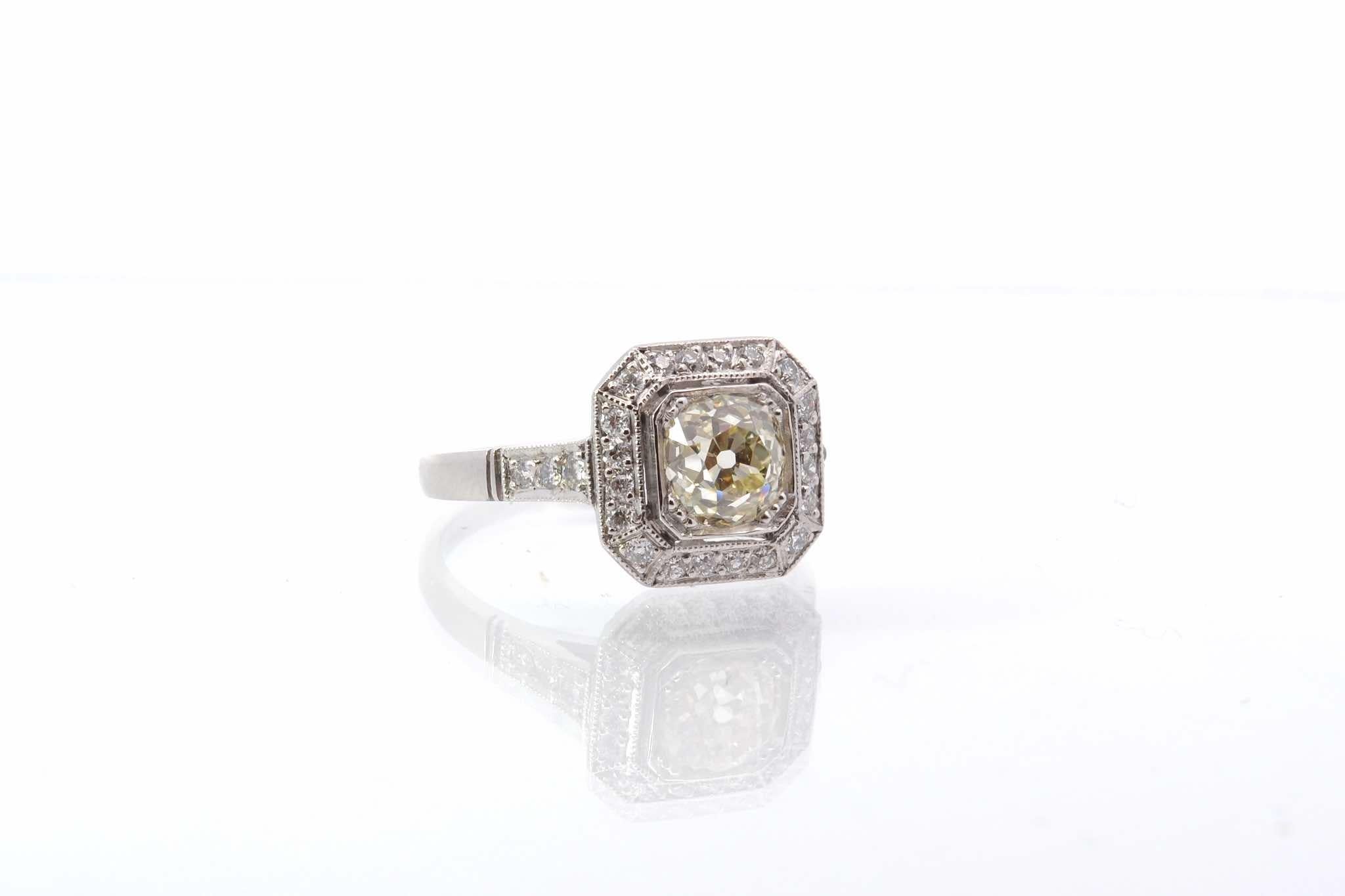 Art Deco 1.02 cts SI2 / G  diamond ring in platinum For Sale