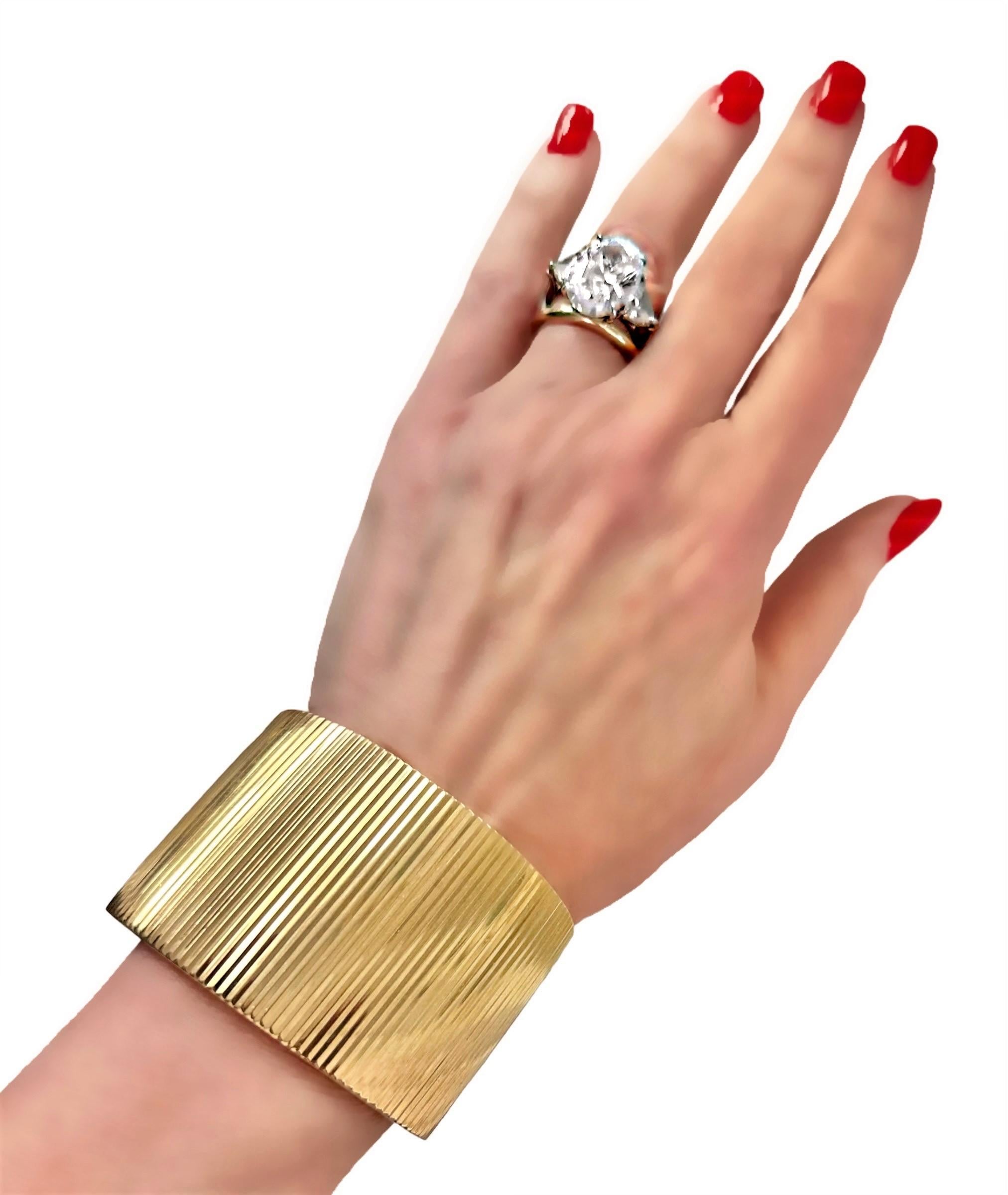 Mid-20th Century, 18K Yellow Gold Deeply Beveled Cuff Bracelet For Sale 5